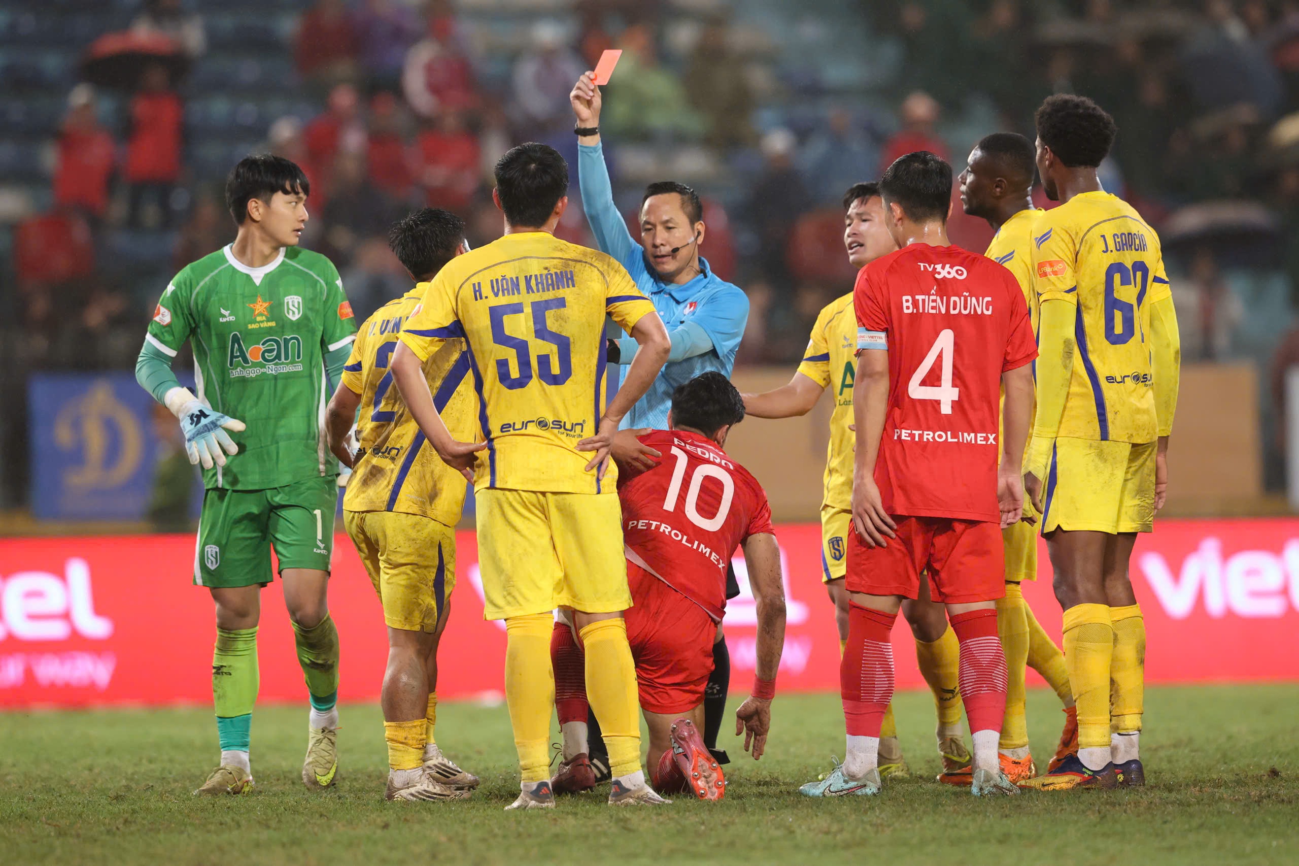 SLNA tạo địa chấn, thắng đậm chủ nhà Thể Công Viettel 4-1: Sao U.23 Việt Nam Cao Văn Bình quá hay- Ảnh 4.