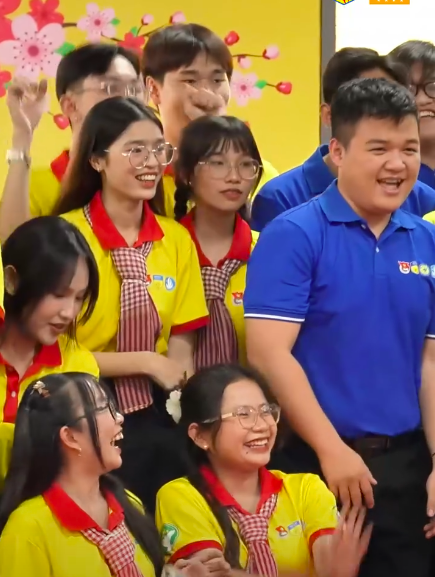 Tết 'ấm' từ nh&agrave; trường- Ảnh 2.