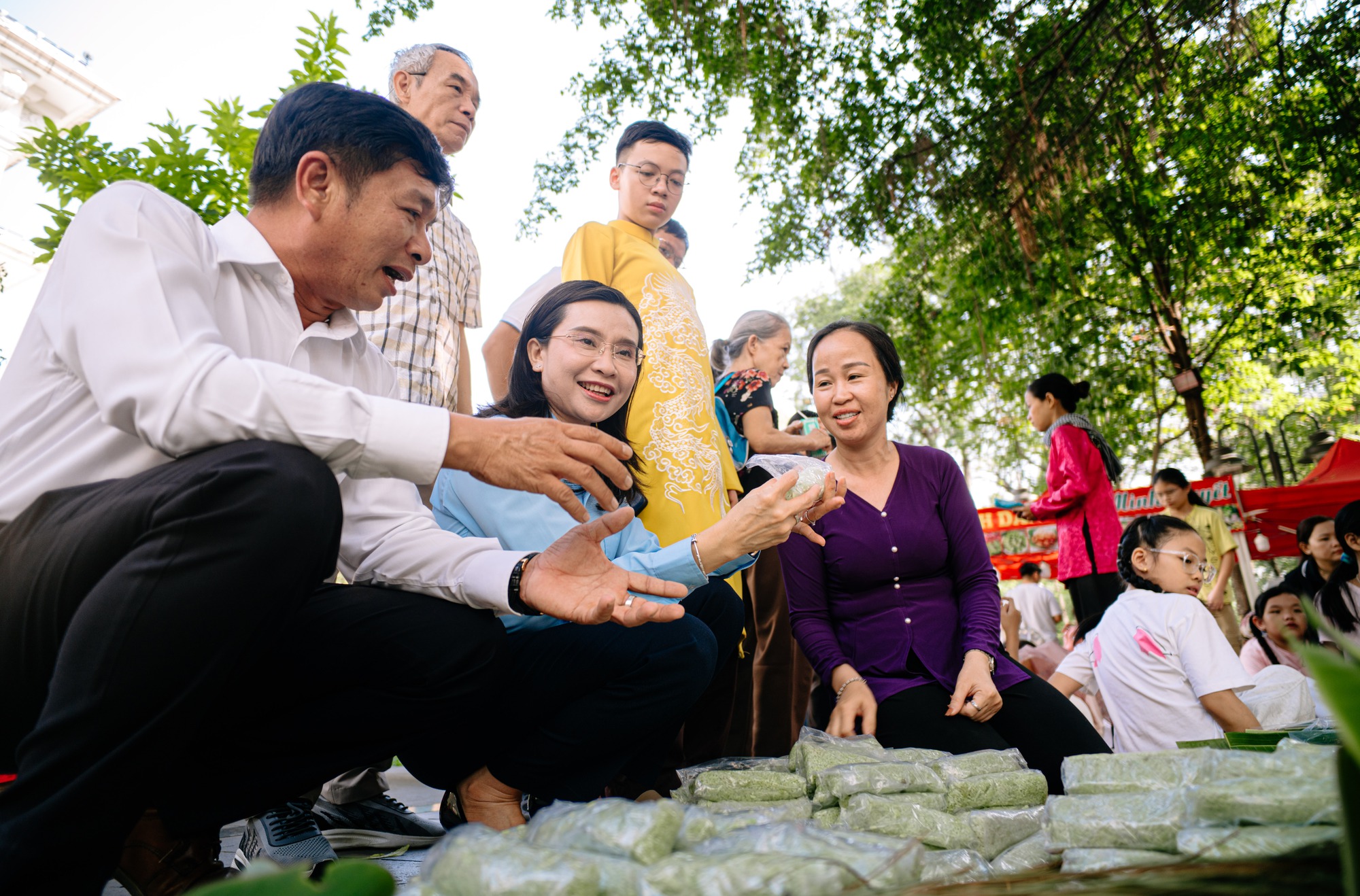 'Xuân sẻ chia - Tết yêu thương' đến với trẻ mồ côi, khó khăn- Ảnh 6.