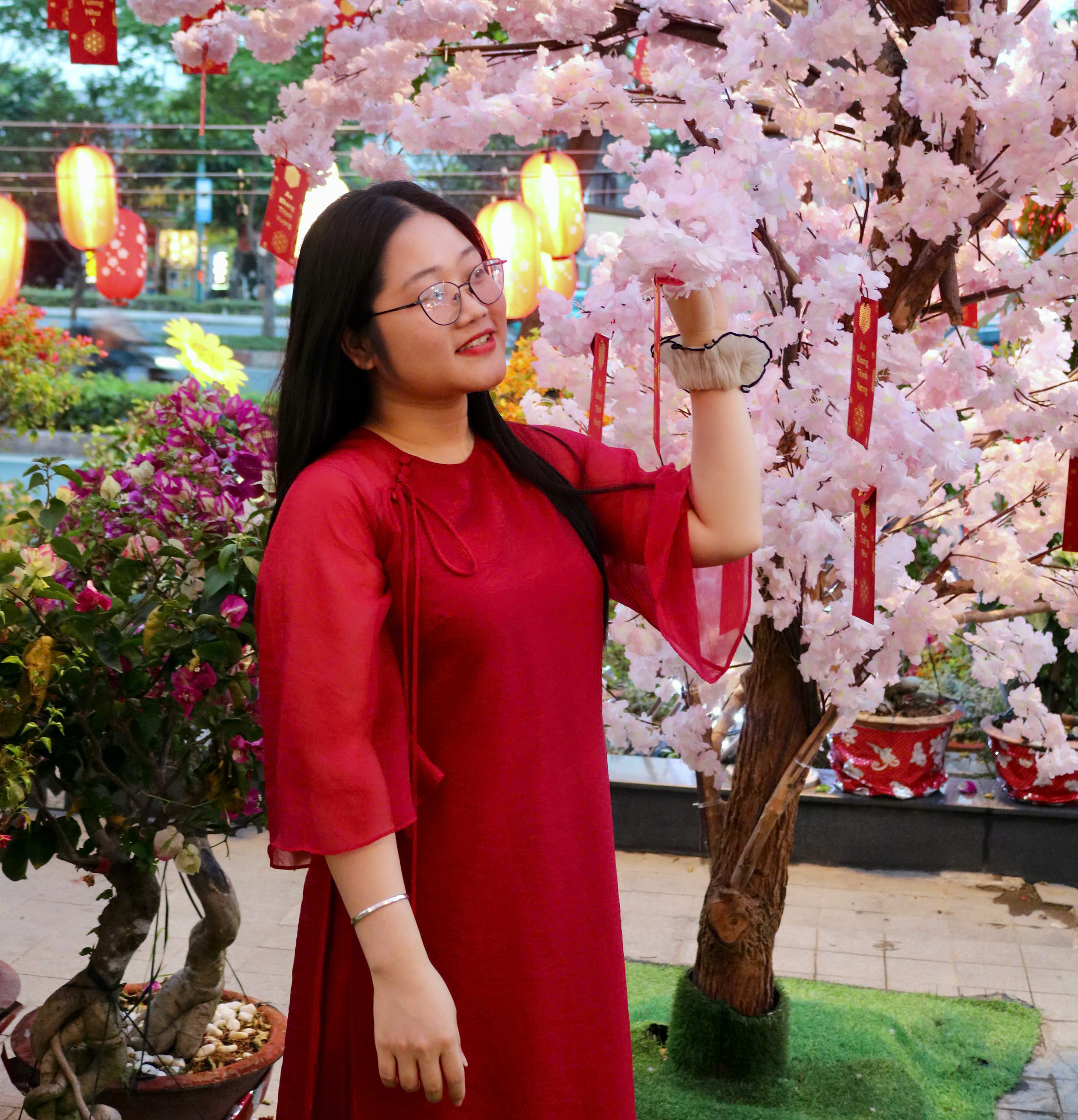 Check-in với chùa Một cột, chùa cầu Hội An tại đường hoa xuân ở TP.HCM - Ảnh 11.