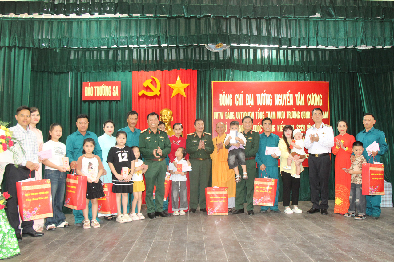 Tết ở Trường Sa - Kỳ 1: Chuyến đi đặc biệt- Ảnh 4.