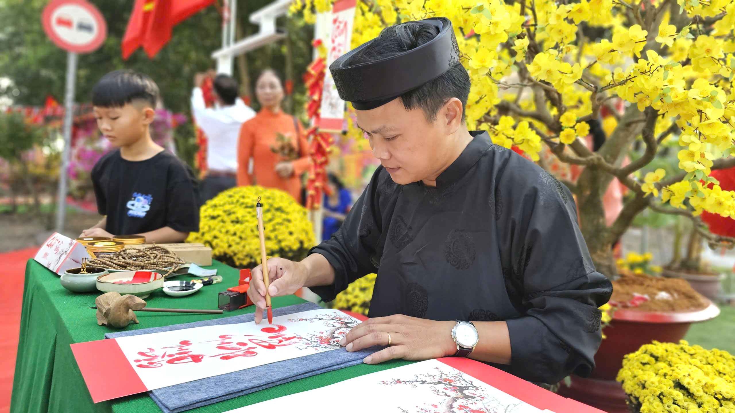 Độc đáo đường hoa mai vàng Bình Lợi rực rỡ chào xuân Bính Ngọ 2026- Ảnh 6.