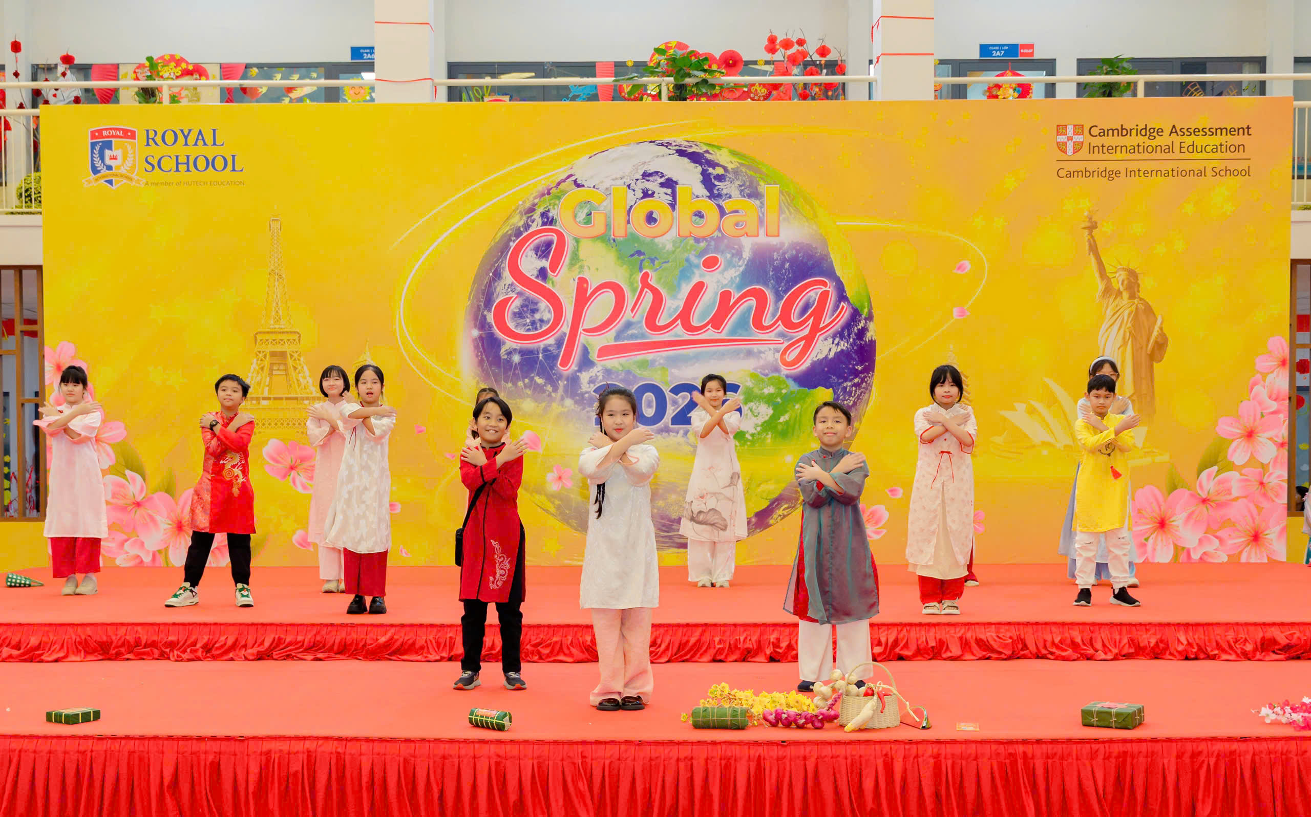 Học sinh Royal School kh&aacute;m ph&aacute; từ tết Việt đến xu&acirc;n to&agrave;n cầu- Ảnh 2.