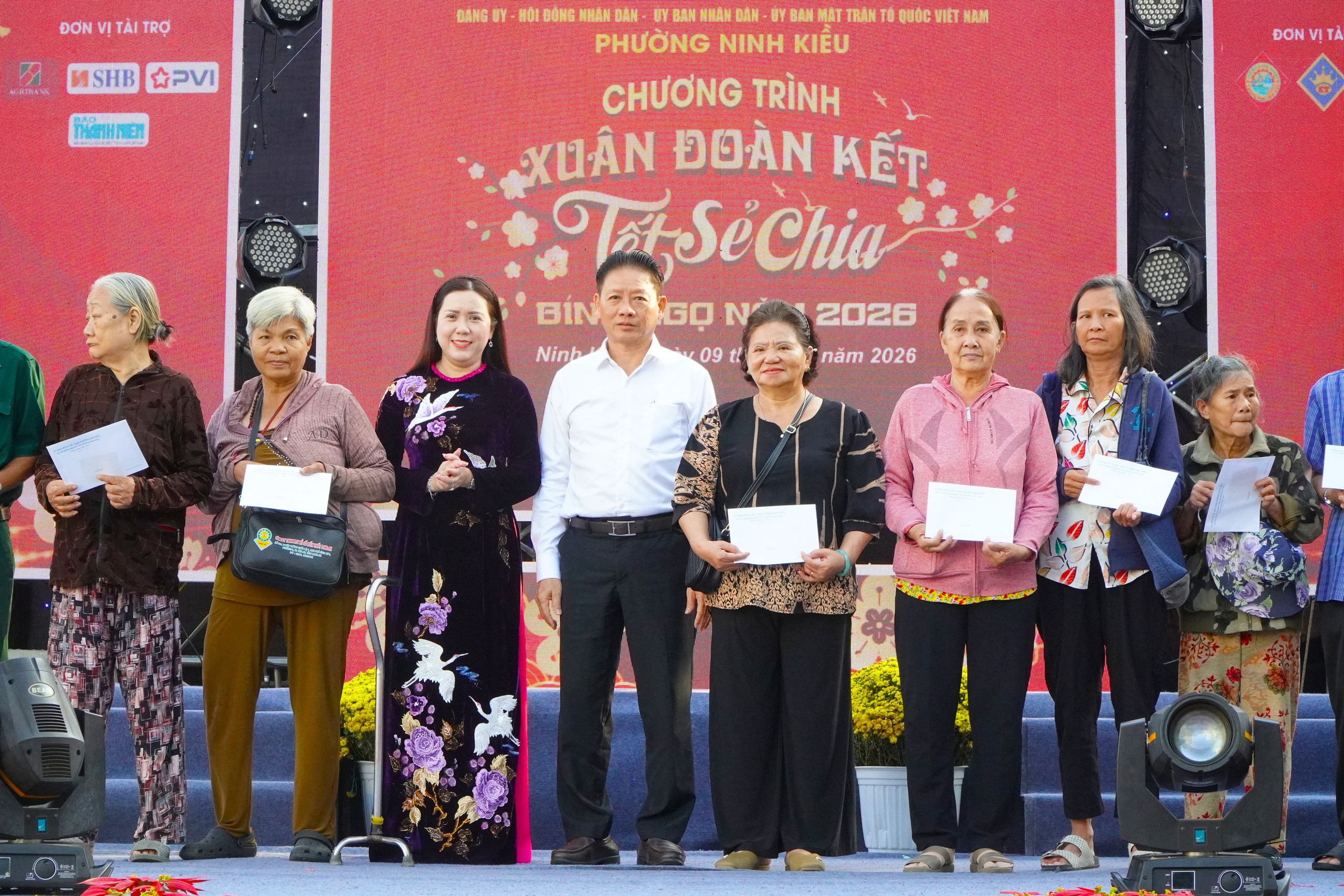 Cần Thơ: Báo Thanh Niên tặng nhà đại đoàn kết cho người nghèo đón tết- Ảnh 2.