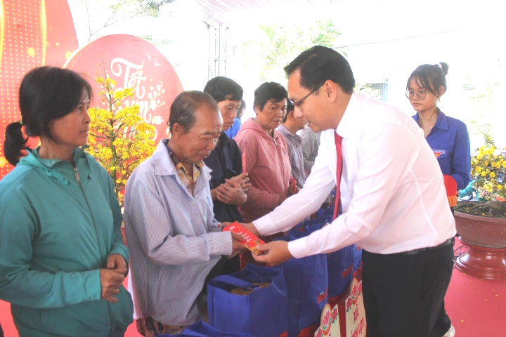 Độc đáo đường hoa mai vàng Bình Lợi rực rỡ chào xuân Bính Ngọ 2026- Ảnh 1.