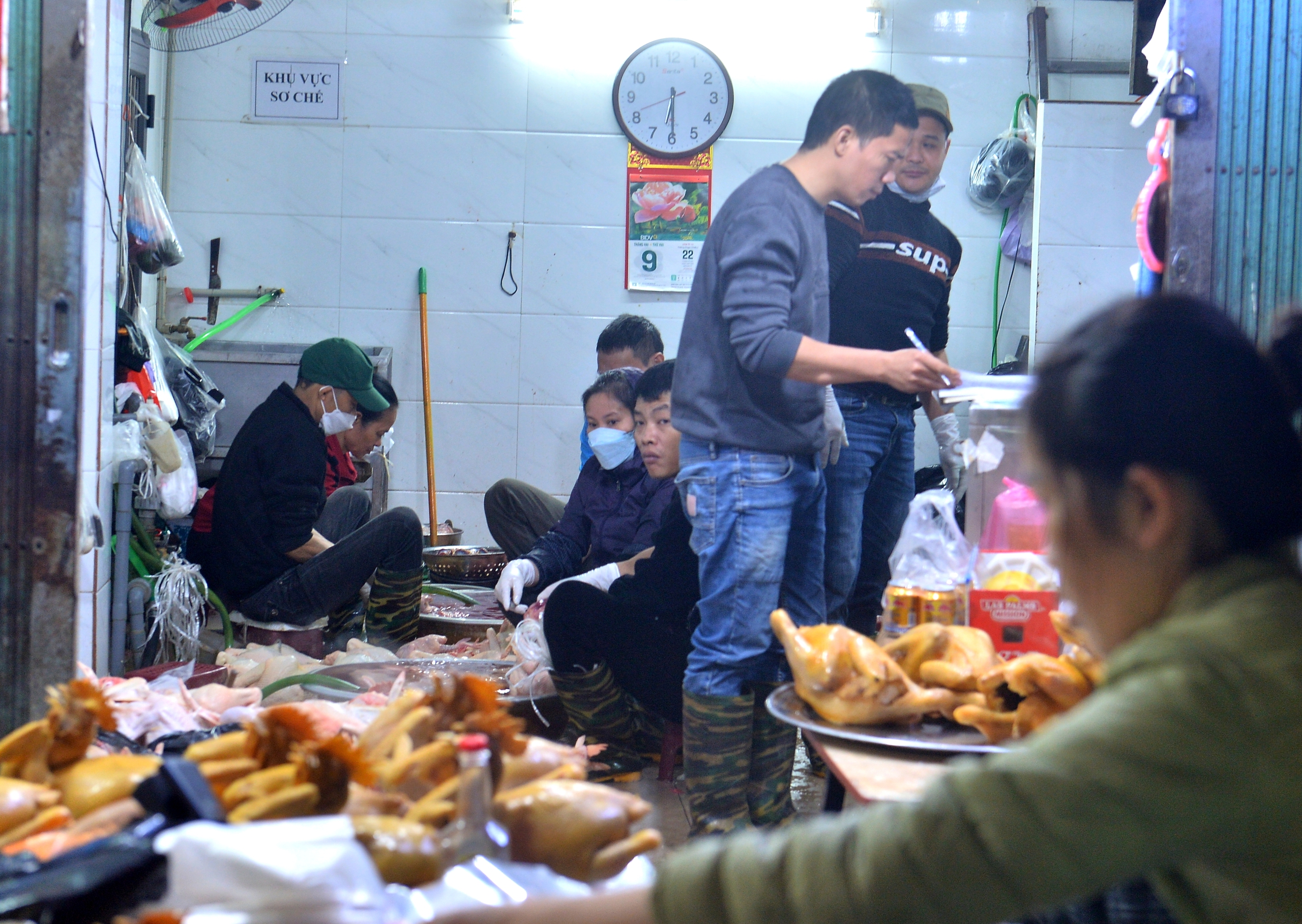 G&agrave; c&aacute;nh ti&ecirc;n gi&aacute; nửa triệu tại chợ 'nh&agrave; gi&agrave;u' ch&aacute;y h&agrave;ng dịp &ocirc;ng C&ocirc;ng, &ocirc;ng T&aacute;o- Ảnh 6.