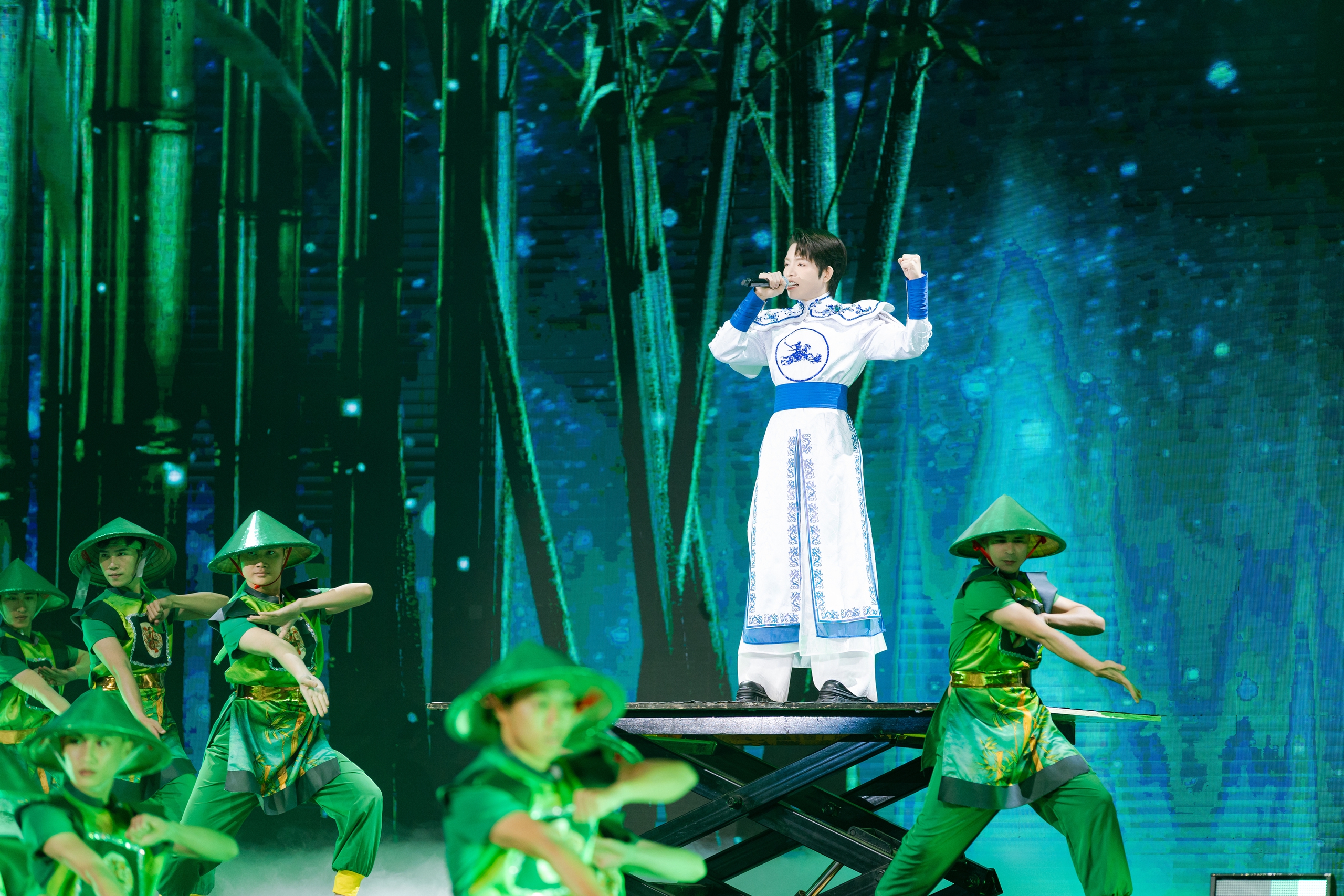 NSƯT Như Huỳnh, Võ Hạ Trâm gây xúc động trong chương trình nghệ thuật 'Xuân quê hương'- Ảnh 2.