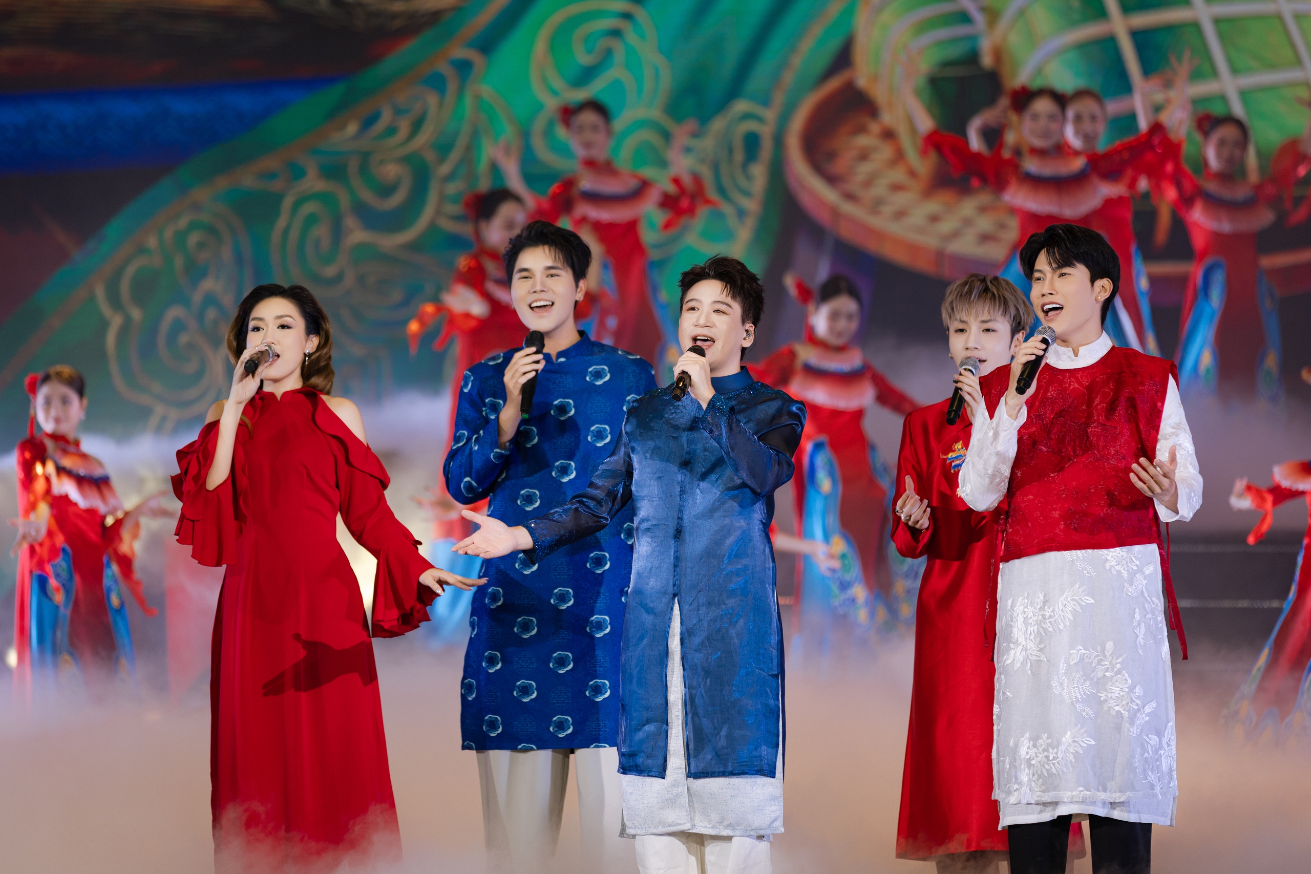 NSƯT Như Huỳnh, Võ Hạ Trâm gây xúc động trong chương trình nghệ thuật 'Xuân quê hương'- Ảnh 12.