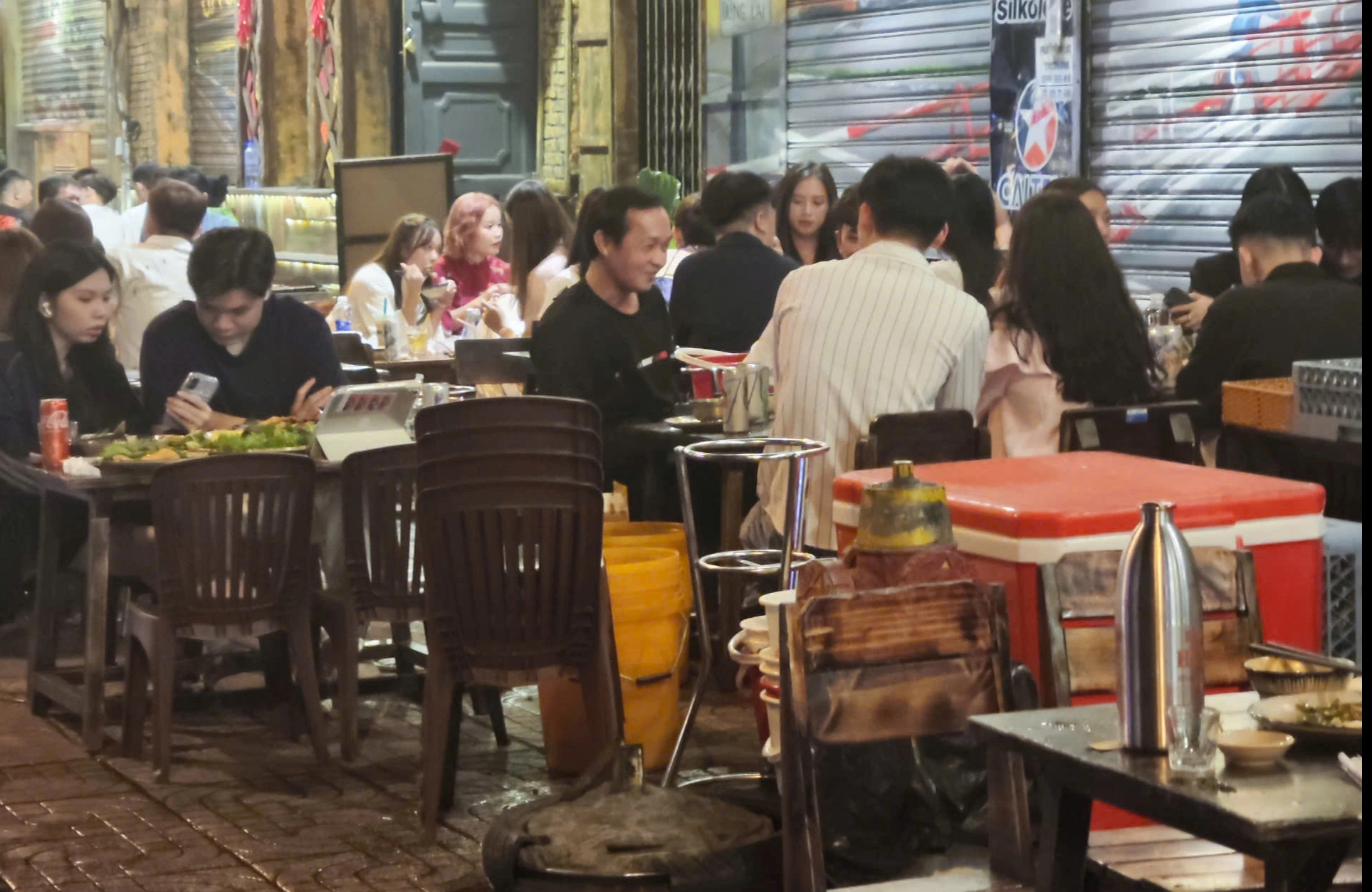 Ngày tết: Được mời rượu bia mừng xuân liên tục có thể gây căng thẳng ức chế- Ảnh 2.