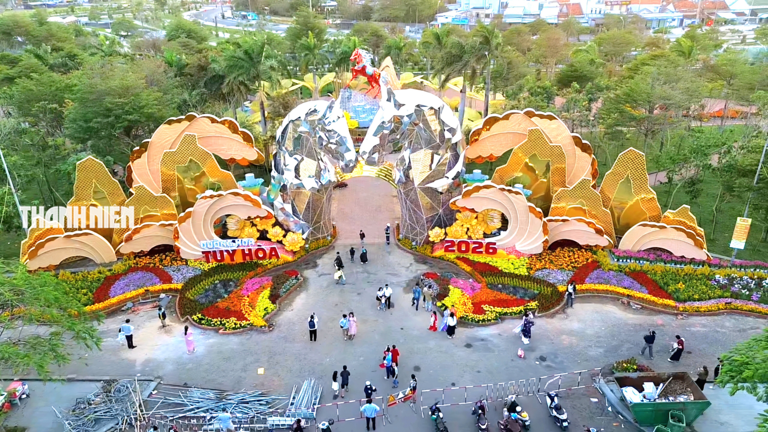 Linh vật ngựa Tuy H&ograve;a: Cho&aacute;ng ngợp 3 đại cảnh ngựa &lsquo;khủng&rsquo; đua top- Ảnh 1.