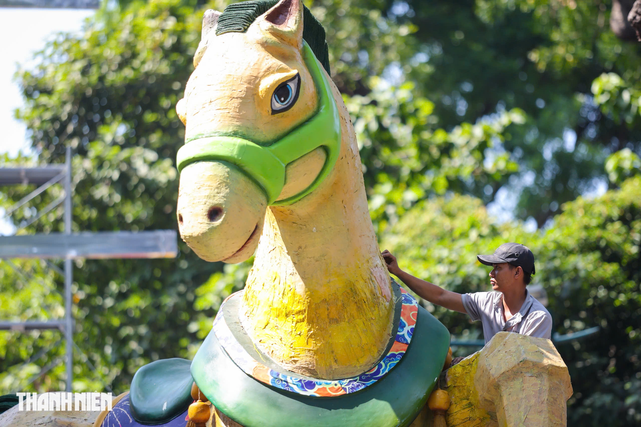 Hội hoa xu&acirc;n TP.HCM Tết B&iacute;nh Ngọ: Linh vật ngựa lộ diện ở c&ocirc;ng vi&ecirc;n Tao Đ&agrave;n- Ảnh 6.