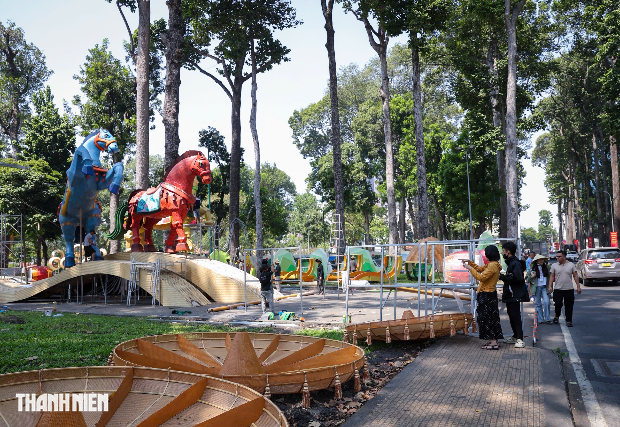 Hội hoa xu&acirc;n TP.HCM Tết B&iacute;nh Ngọ: Linh vật ngựa lộ diện ở c&ocirc;ng vi&ecirc;n Tao Đ&agrave;n- Ảnh 5.