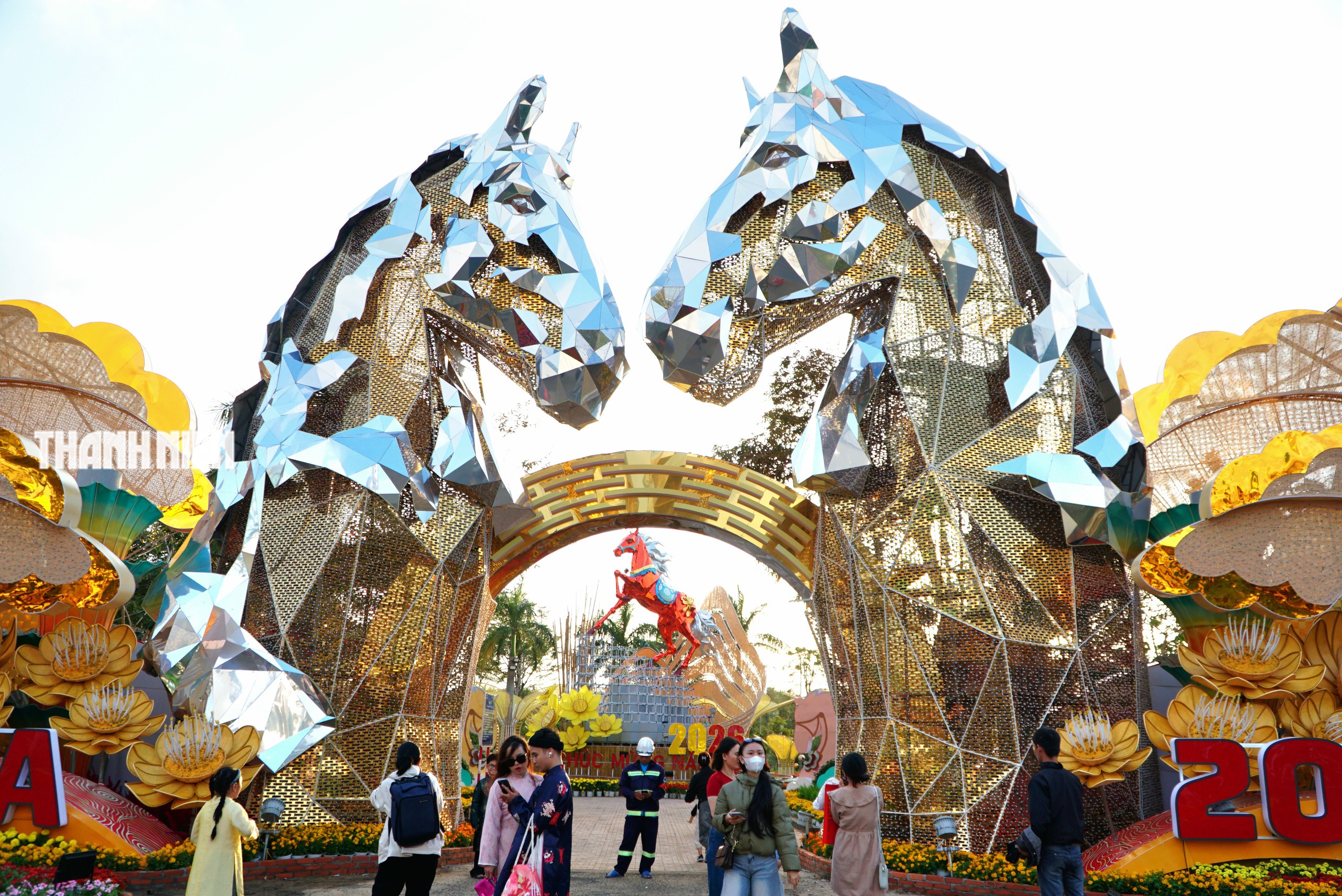 Linh vật ngựa Tuy H&ograve;a: Cho&aacute;ng ngợp 3 đại cảnh ngựa &lsquo;khủng&rsquo; đua top- Ảnh 14.