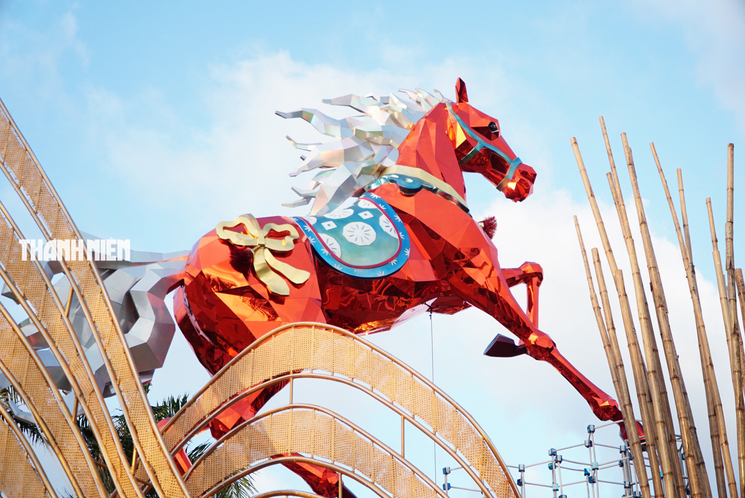 Linh vật ngựa Tuy H&ograve;a: Cho&aacute;ng ngợp 3 đại cảnh ngựa &lsquo;khủng&rsquo; đua top- Ảnh 6.