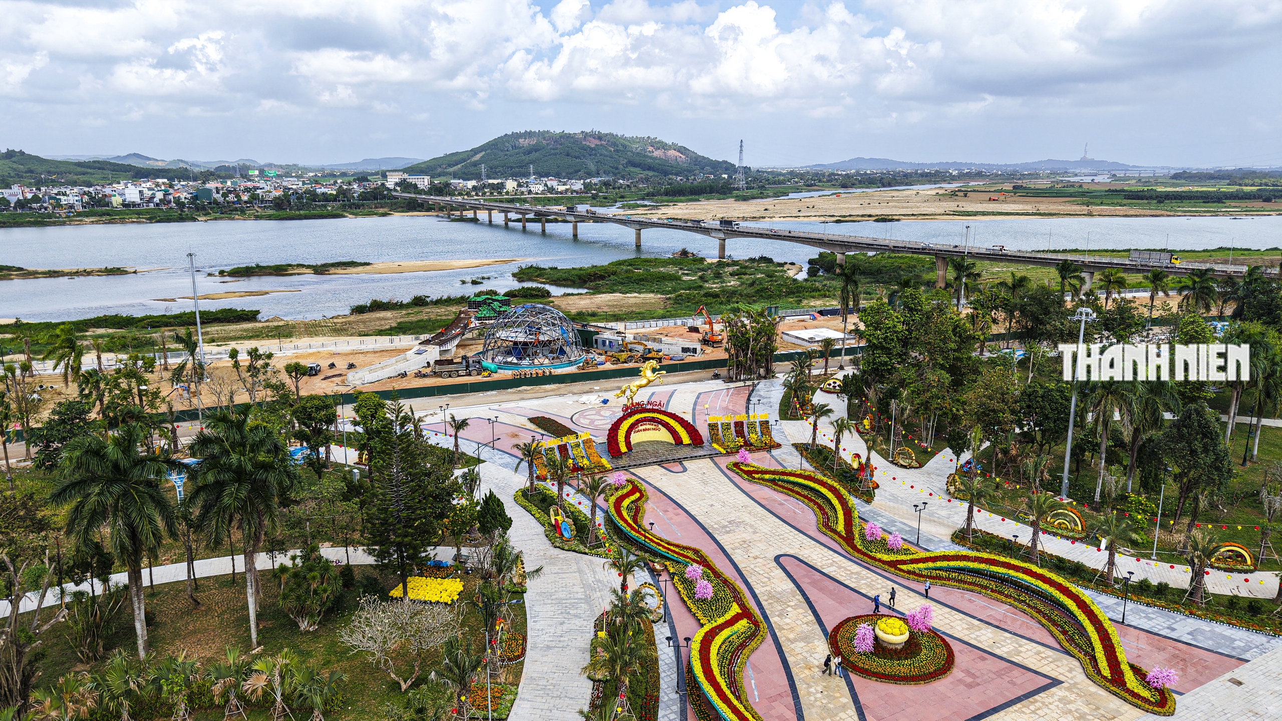 Ngựa v&agrave;ng Quảng Ng&atilde;i cao 10 m 'c&oacute; hồn' ở c&ocirc;ng vi&ecirc;n Ba Tơ- Ảnh 10.