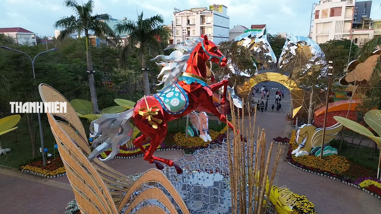 Linh vật ngựa Tuy H&ograve;a: Cho&aacute;ng ngợp 3 đại cảnh ngựa &lsquo;khủng&rsquo; đua top- Ảnh 8.