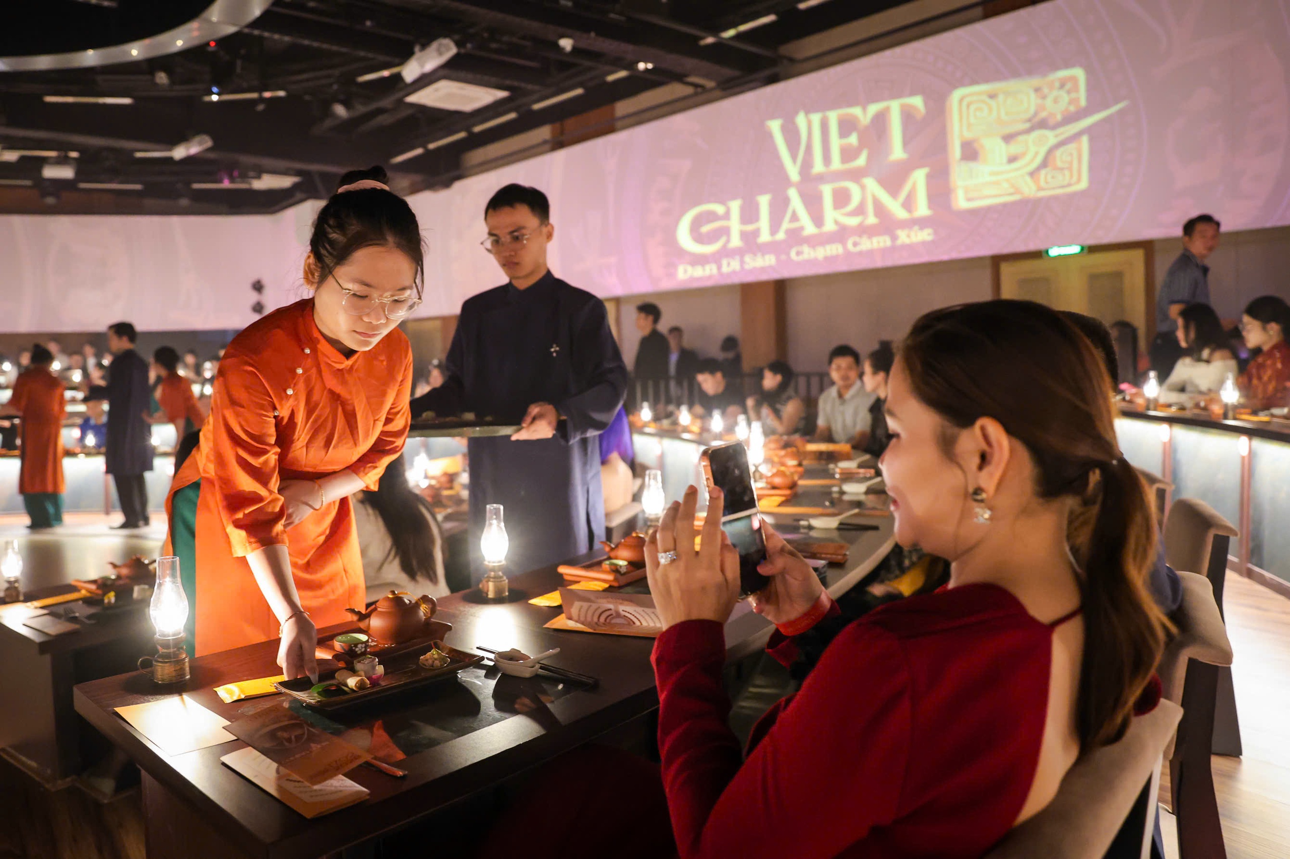 Show ẩm thực ở Dinh Độc Lập giá gần 2 triệu 'cháy vé' ngay dịp ra mắt - Ảnh 2.