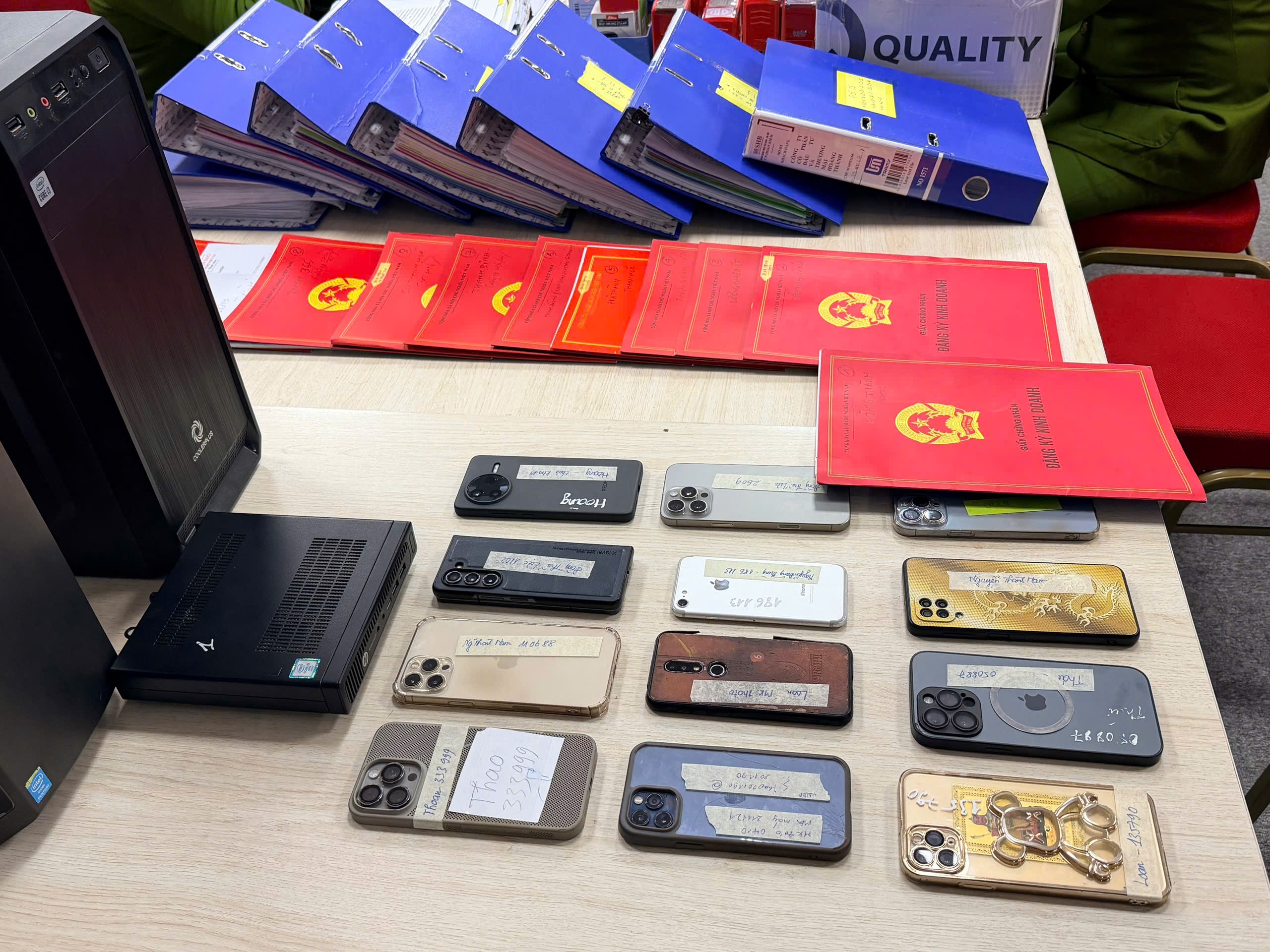 Khởi tố 9 người chiếm đoạt 318 tỉ đồng của 1 ngân hàng- Ảnh 5.