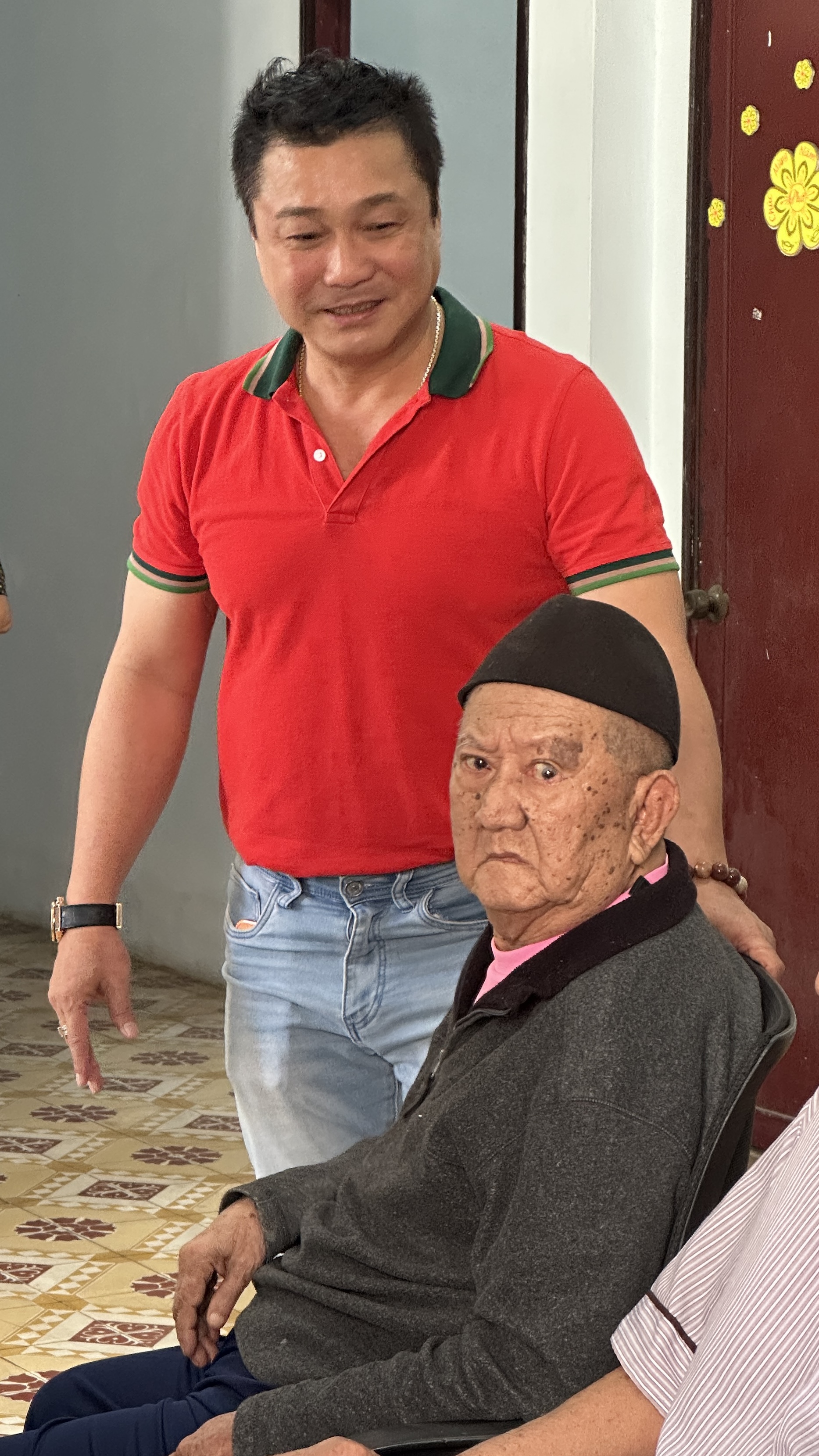 Lý Hùng nghẹn ngào khi cùng em gái Lý Hương thực hiện di nguyện của cha- Ảnh 3.