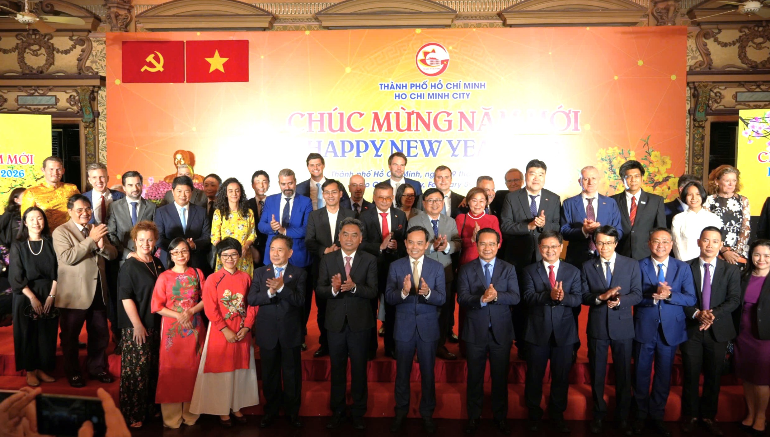 Bí thư và Chủ tịch TP.HCM gặp gỡ cơ quan đại diện nước ngoài- Ảnh 4.