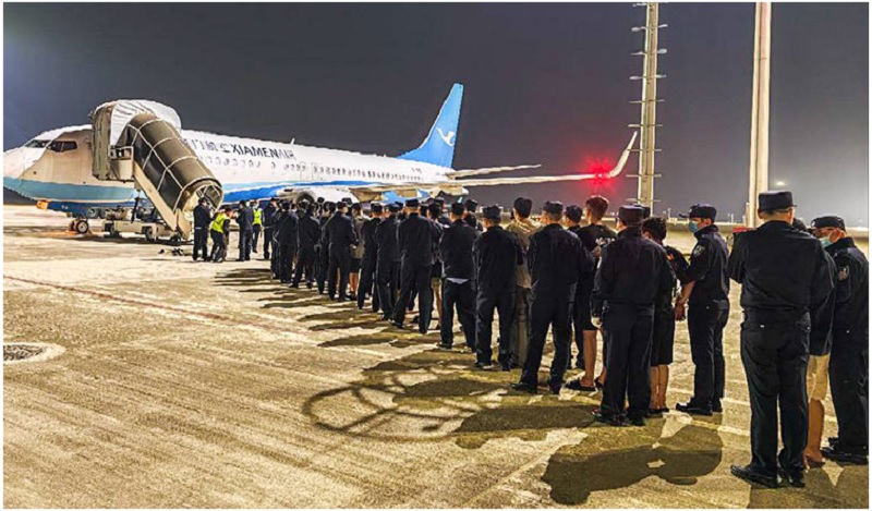 Campuchia trục xuất 312 người Trung Quốc liên quan hoạt động lừa đảo trực tuyến - Ảnh 1.