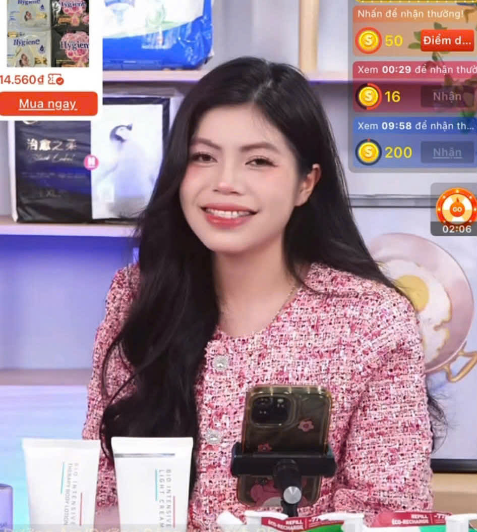 L&agrave;m mẫu livestream b&aacute;n h&agrave;ng chạy show dịp cận tết, thu nhập tăng gấp đ&ocirc;i - Ảnh 2.