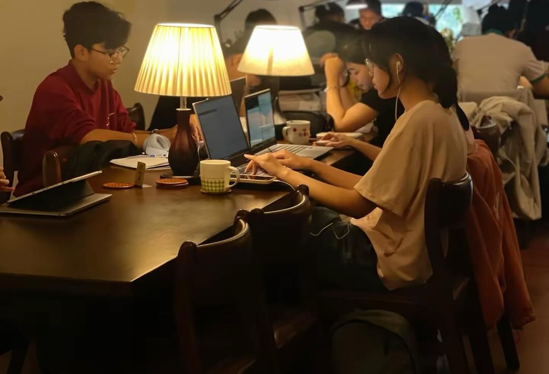 S&aacute;t tết, vẫn 'chạy deadline' xuy&ecirc;n đ&ecirc;m - Ảnh 2.