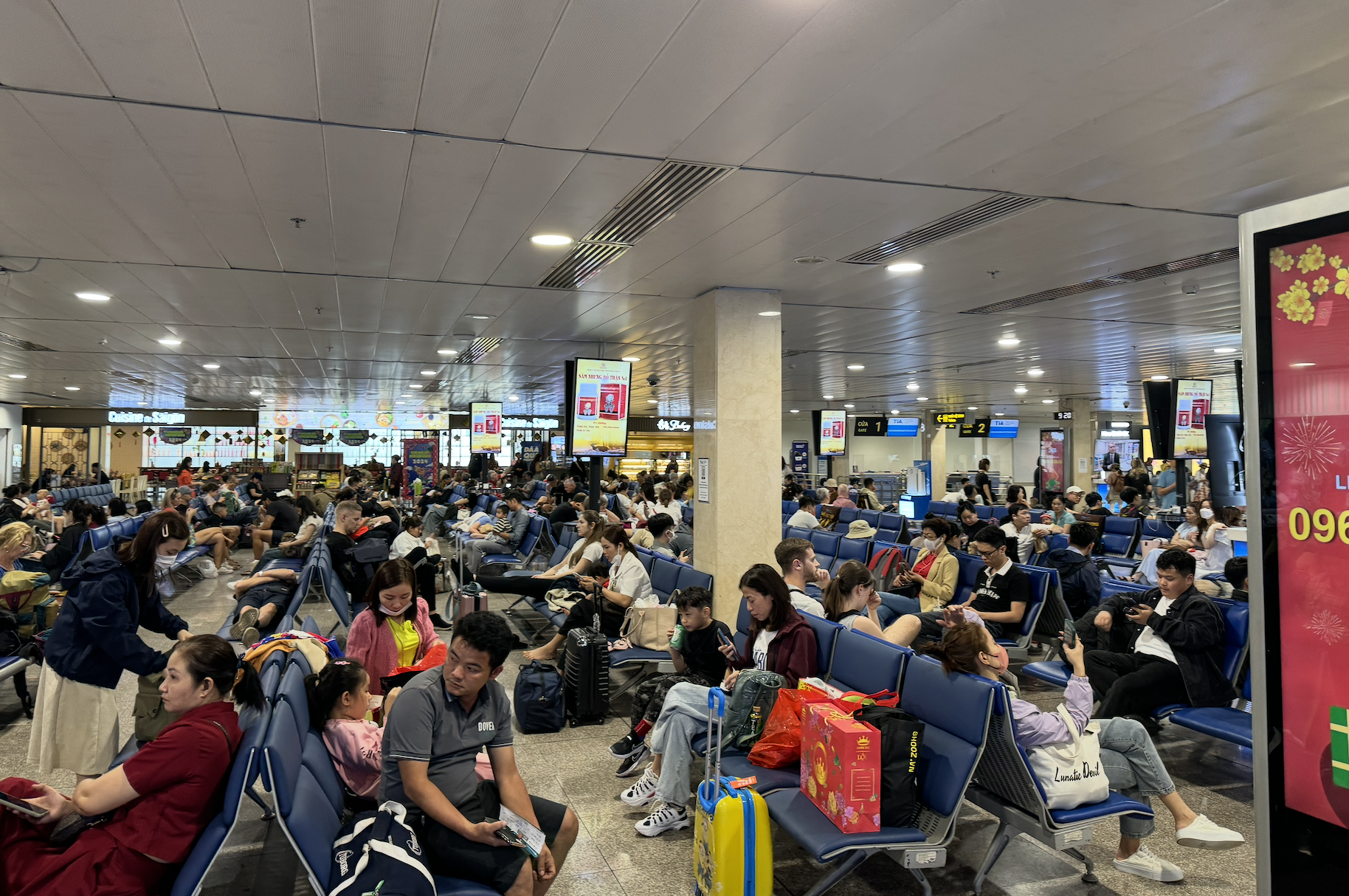 V&eacute; m&aacute;y bay, t&agrave;u xe sau tết qu&aacute; căng- Ảnh 1.