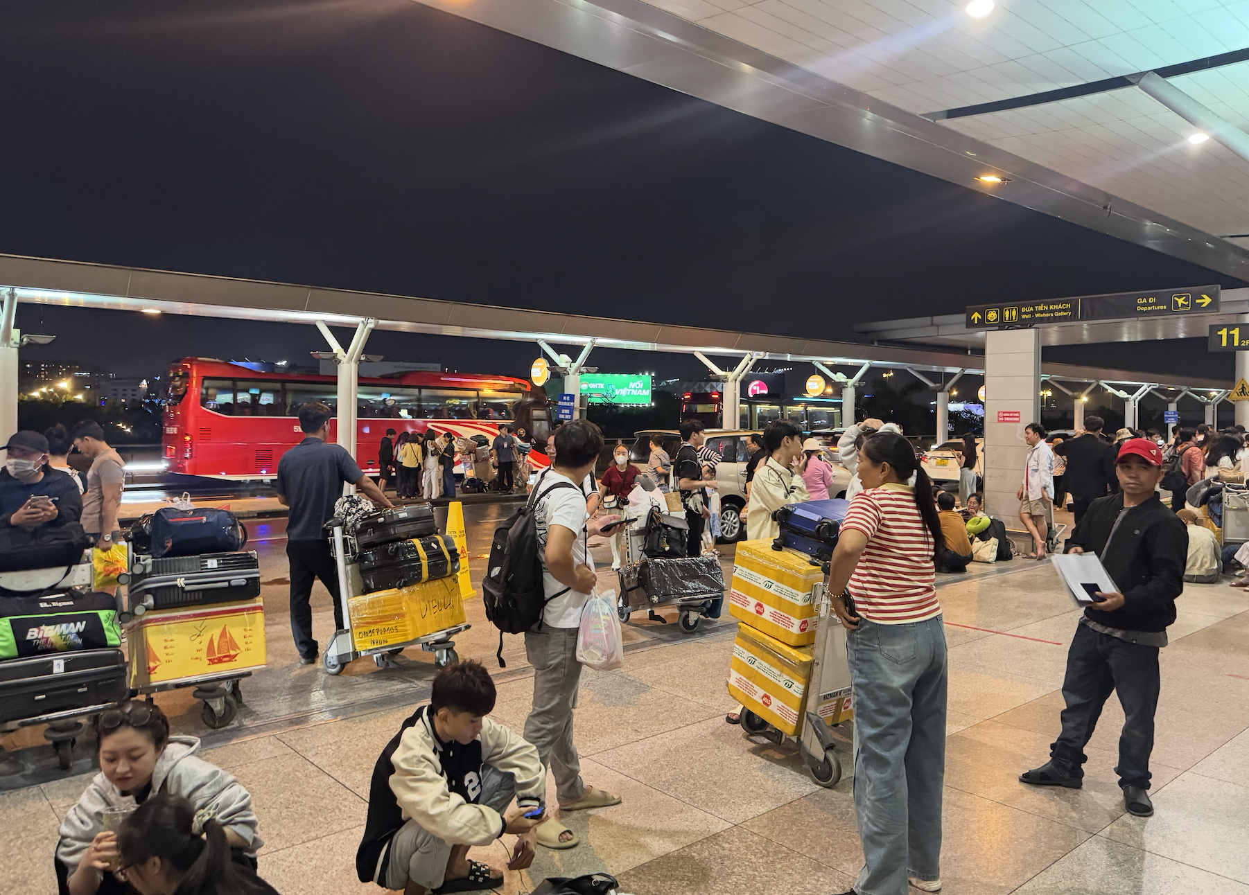 V&eacute; m&aacute;y bay, t&agrave;u xe sau tết qu&aacute; căng- Ảnh 2.