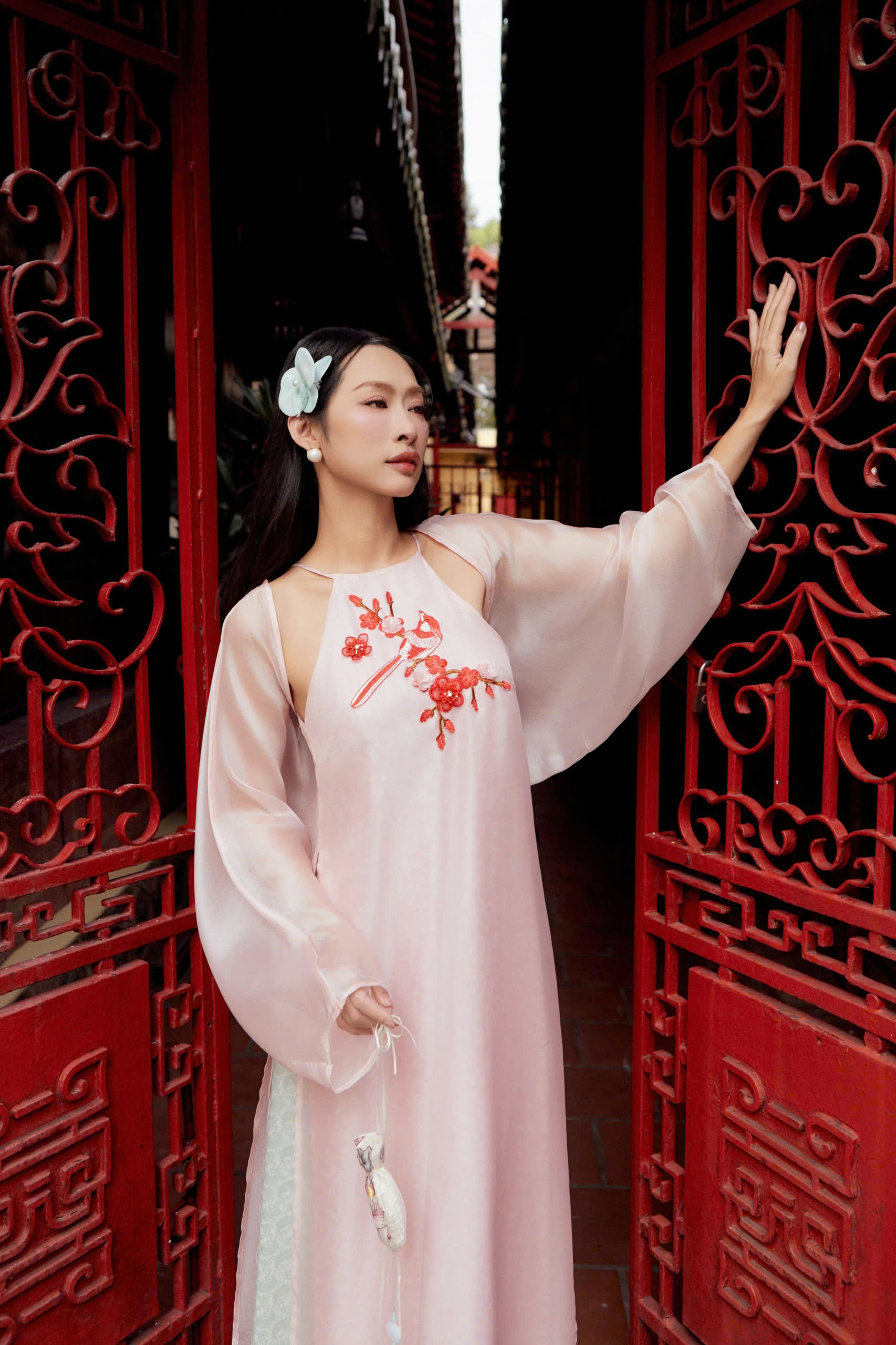 'Biểu tượng gợi cảm' thập ni&ecirc;n 2000 Quỳnh Thy giờ ra sao?- Ảnh 15.