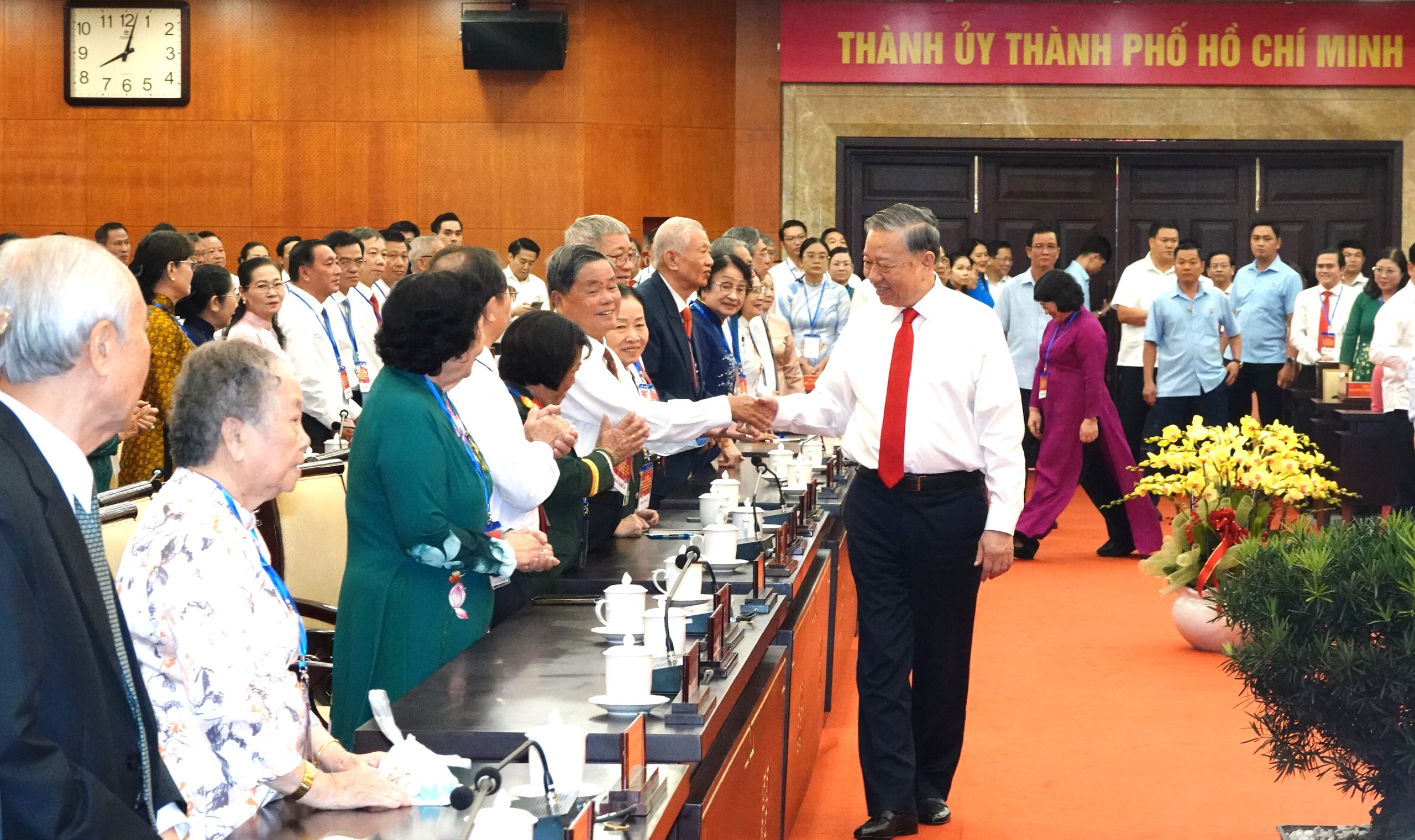 Tổng B&iacute; thư: TP.HCM chăm lo người d&acirc;n kh&ocirc;ng chỉ dịp tết m&agrave; l&agrave;m suốt năm- Ảnh 1.