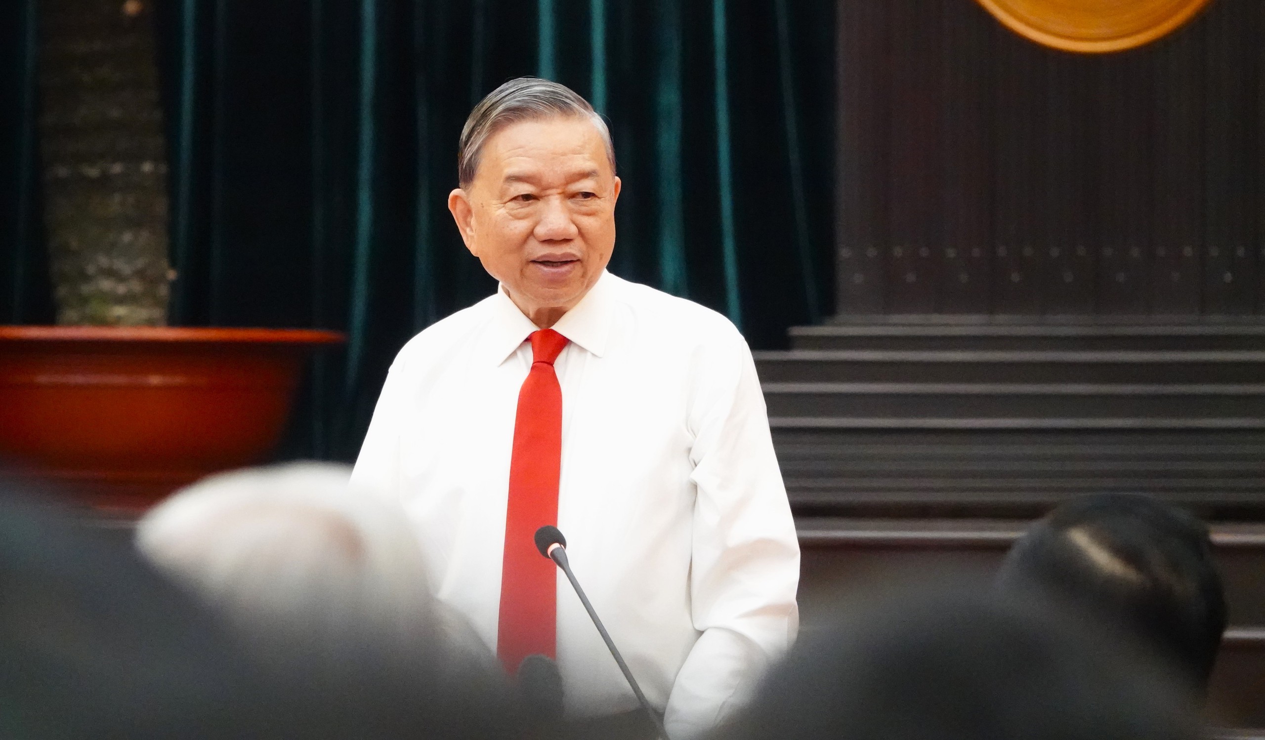 Tổng B&iacute; thư: TP.HCM chăm lo người d&acirc;n kh&ocirc;ng chỉ dịp tết m&agrave; l&agrave;m suốt năm- Ảnh 3.