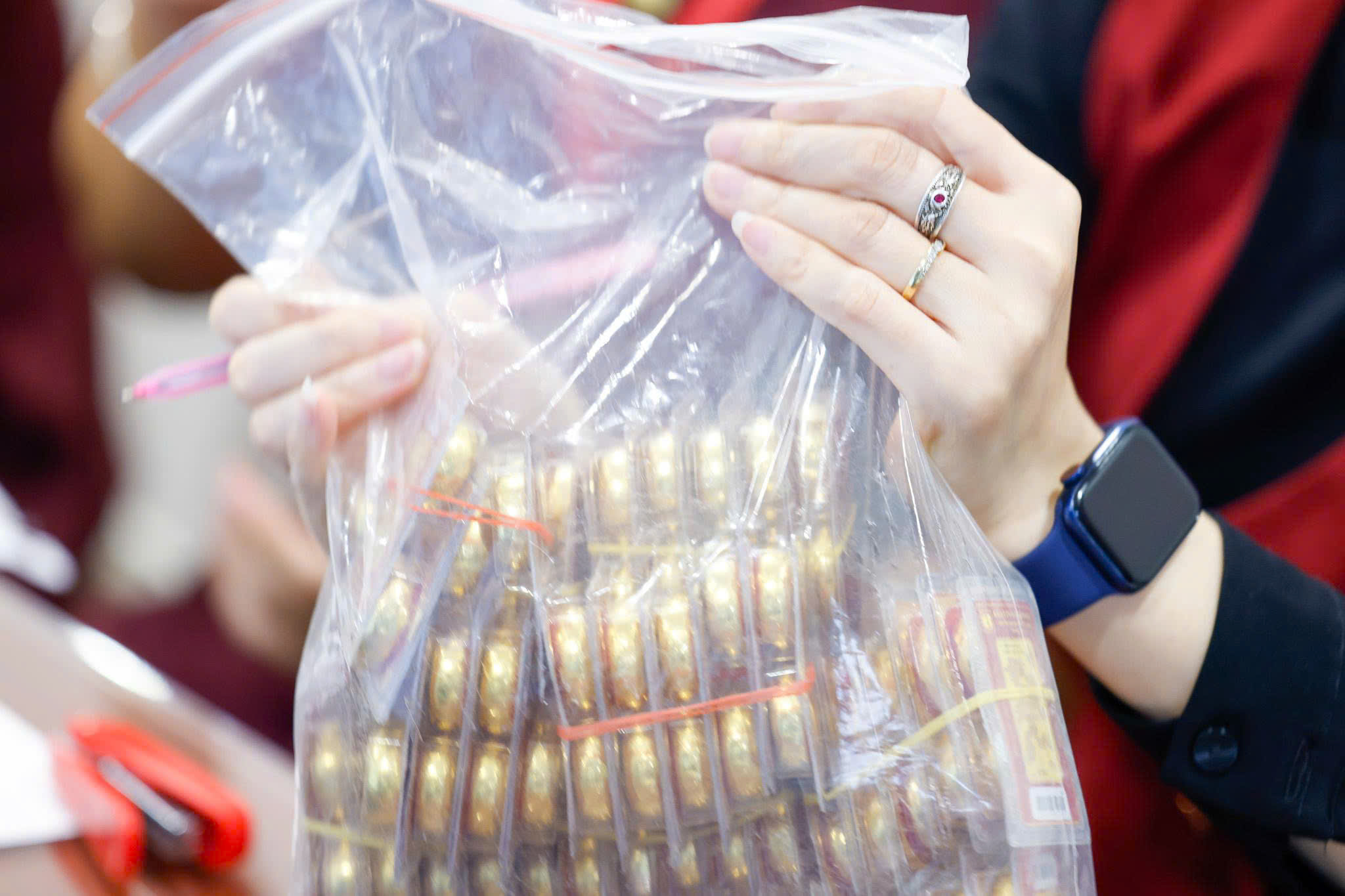 Giá vàng trên chợ mạng tăng loạn xạ- Ảnh 6.