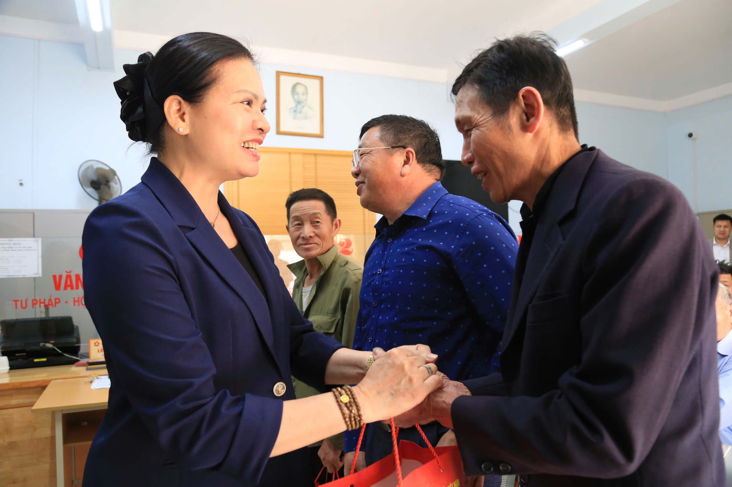 Bà Hà Thị Nga: Kiến nghị Quốc hội ban hành cơ chế, chính sách hợp lòng dân - Ảnh 7.