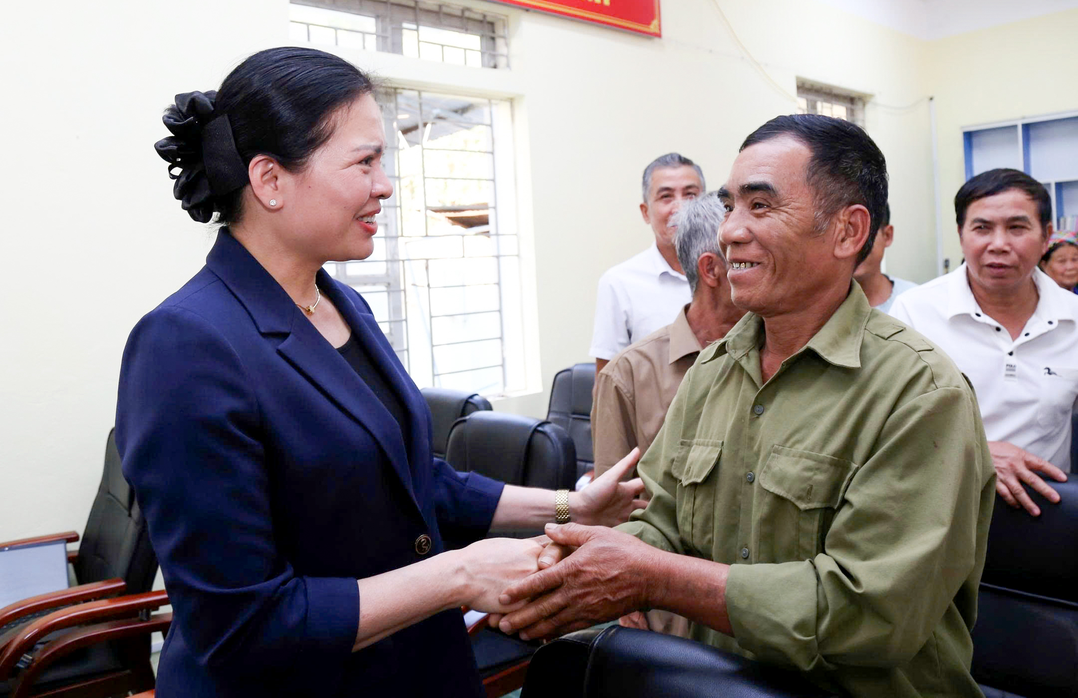 Bà Hà Thị Nga khẳng định quyết tâm đồng hành cùng người dân Lai Châu - Ảnh 1.