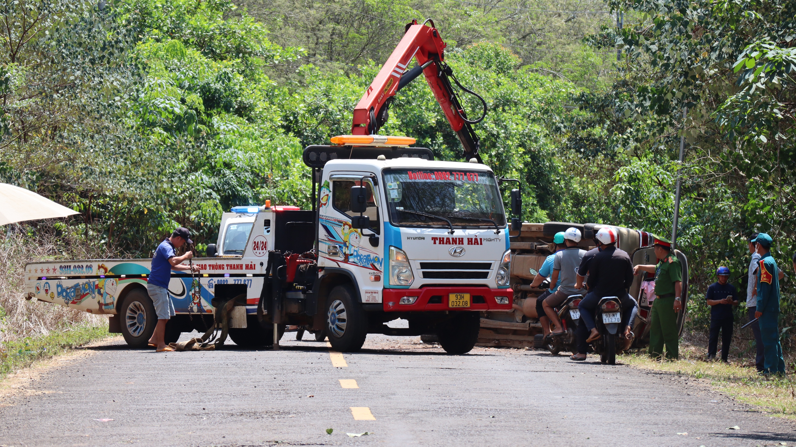 Đồng Nai: Xe 7 chỗ lật nghiêng trên đường ĐT.753 khiến 2 bà cháu tử vong - Ảnh 2.