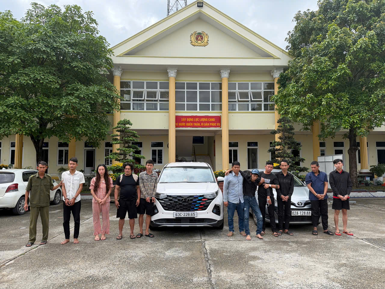 Đang đi đường, người phụ nữ bị nhóm đối tượng bắt cóc nhằm bán qua Campuchia - Ảnh 1.