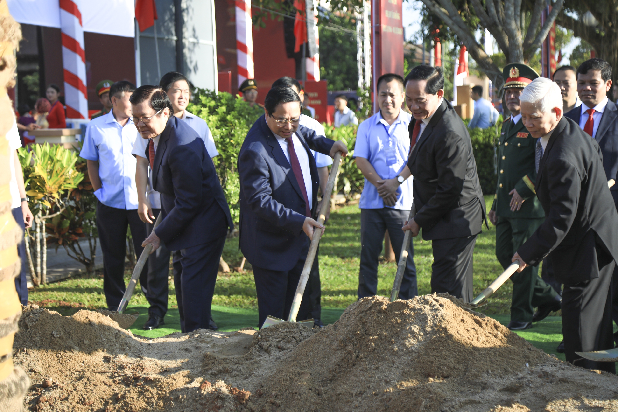 Thủ tướng Phạm Minh Chính: Trân trọng kế thừa di sản của Thủ tướng Phạm Văn Đồng - Ảnh 4.