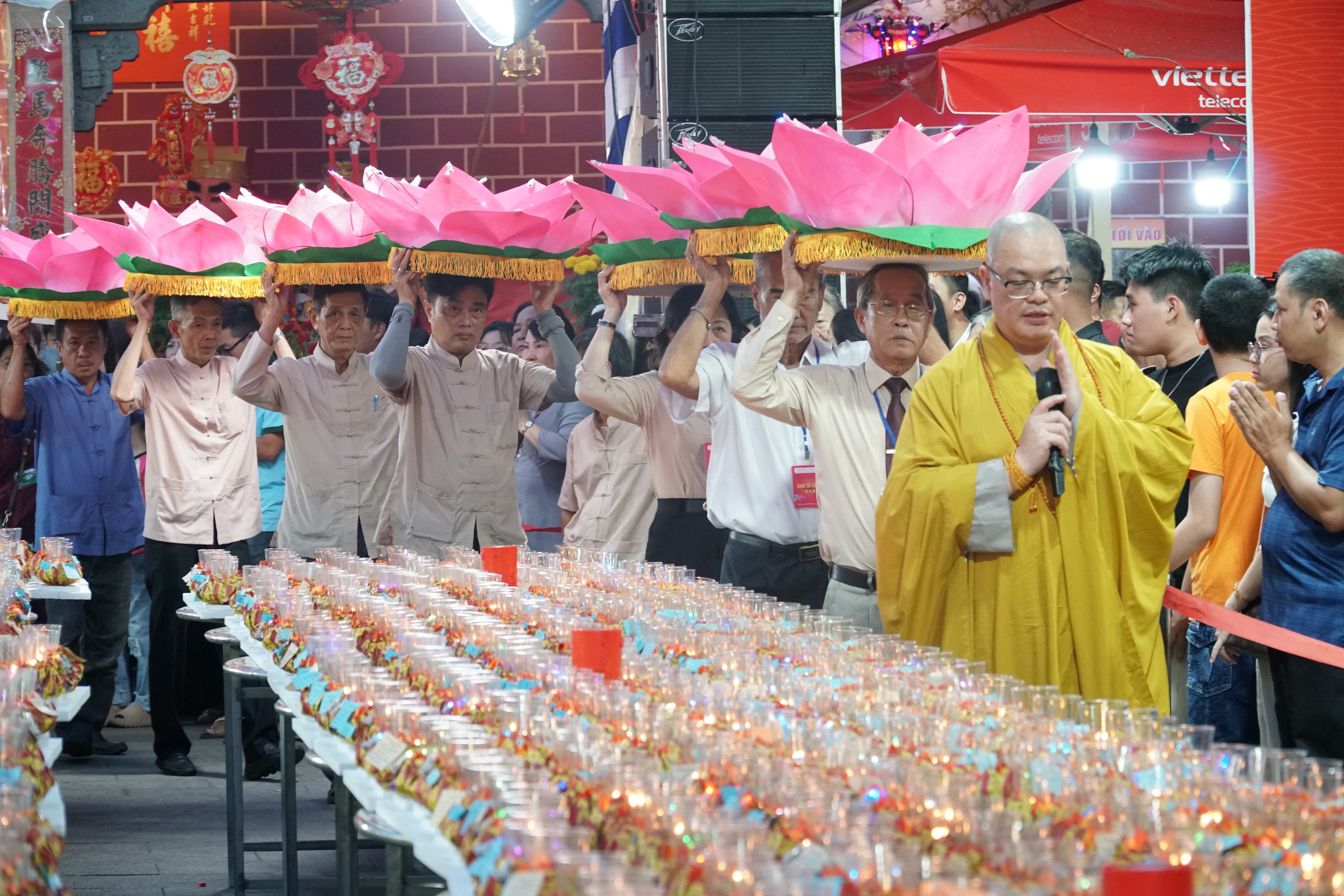 Giải mã ý nghĩa 7 hoa đăng đại và 342 hoa đăng trung thả sông Đồng Nai - Ảnh 3.