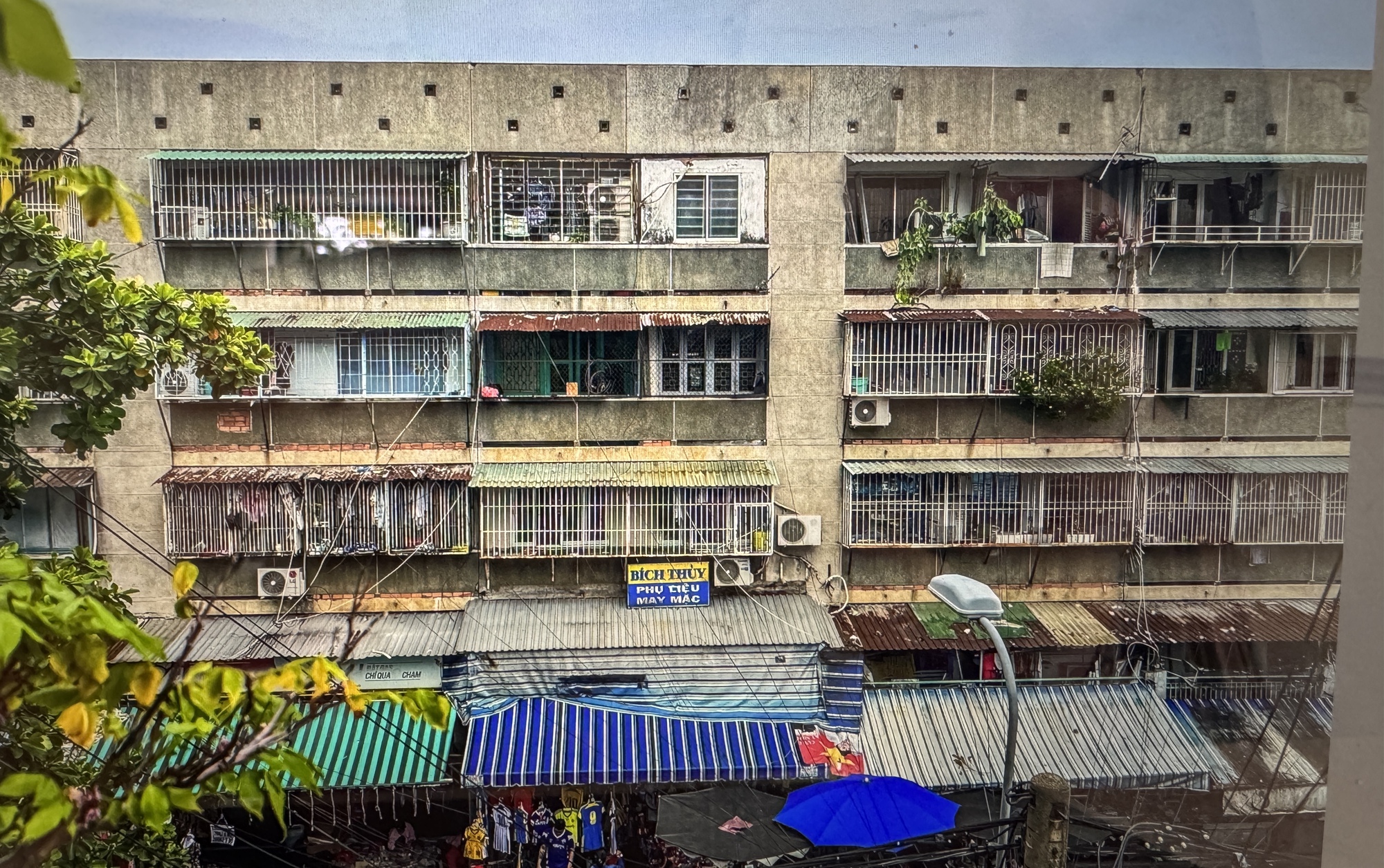 Các hộ dân tại cư xá Thanh Đa bắt đầu di dời- Ảnh 1. Các hộ dân tại cư xá Thanh Đa bắt đầu di dời- Ảnh 1.