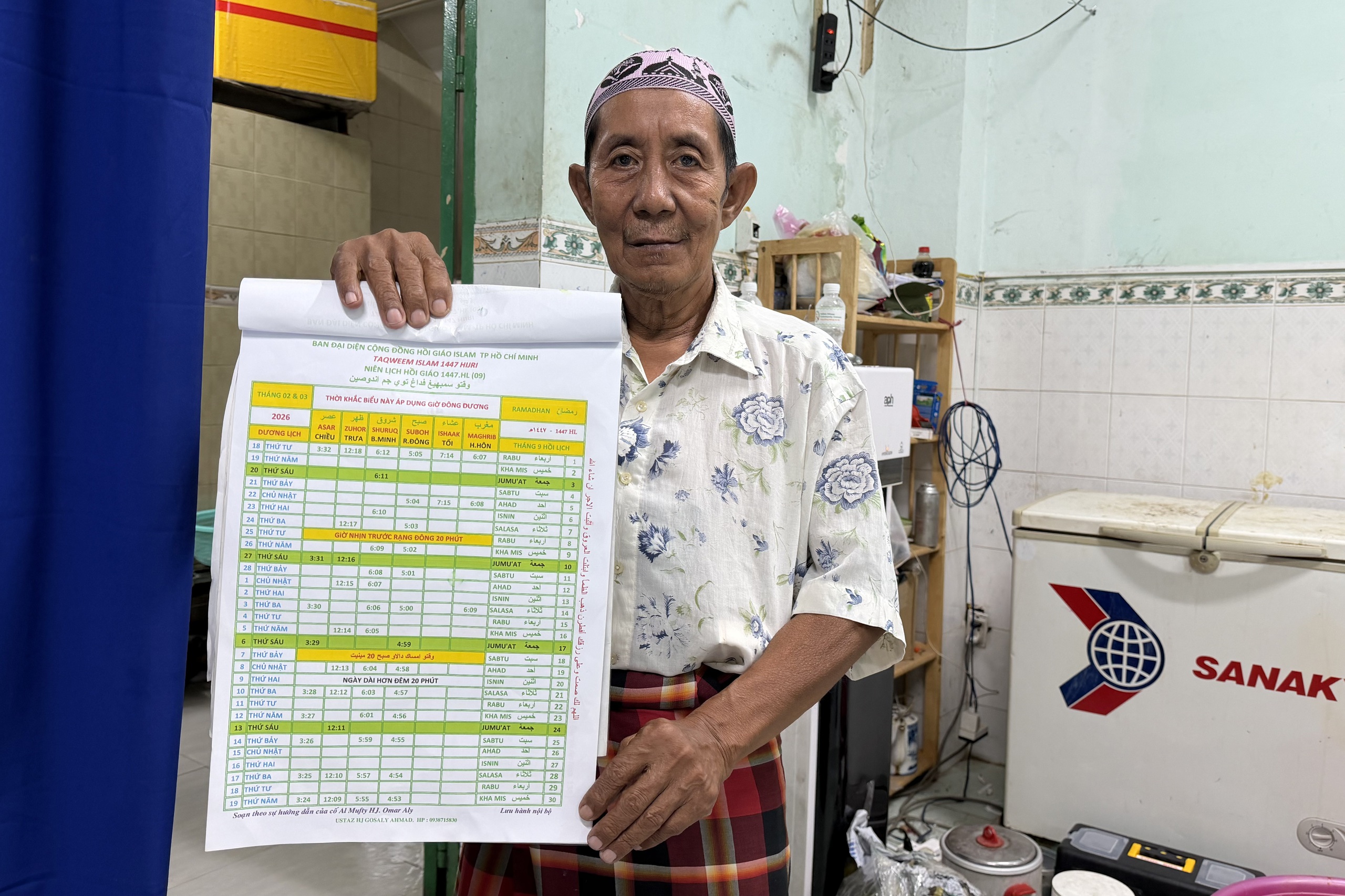 Sau 18 giờ 8 phút, người dân hẻm kiêng rượu bia, thịt heo ở TP.HCM ăn gì?- Ảnh 1.