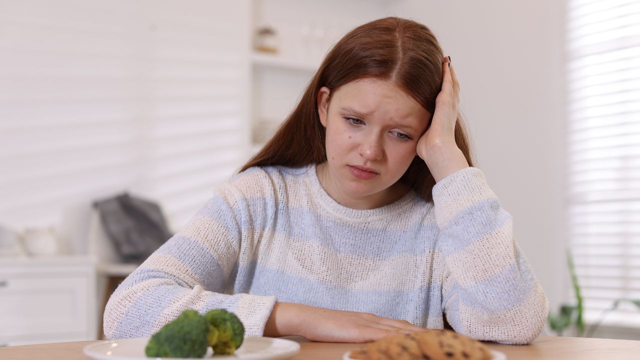 C&aacute;ch nhận biết sớm chứng rối loạn ăn uống - Ảnh 1.