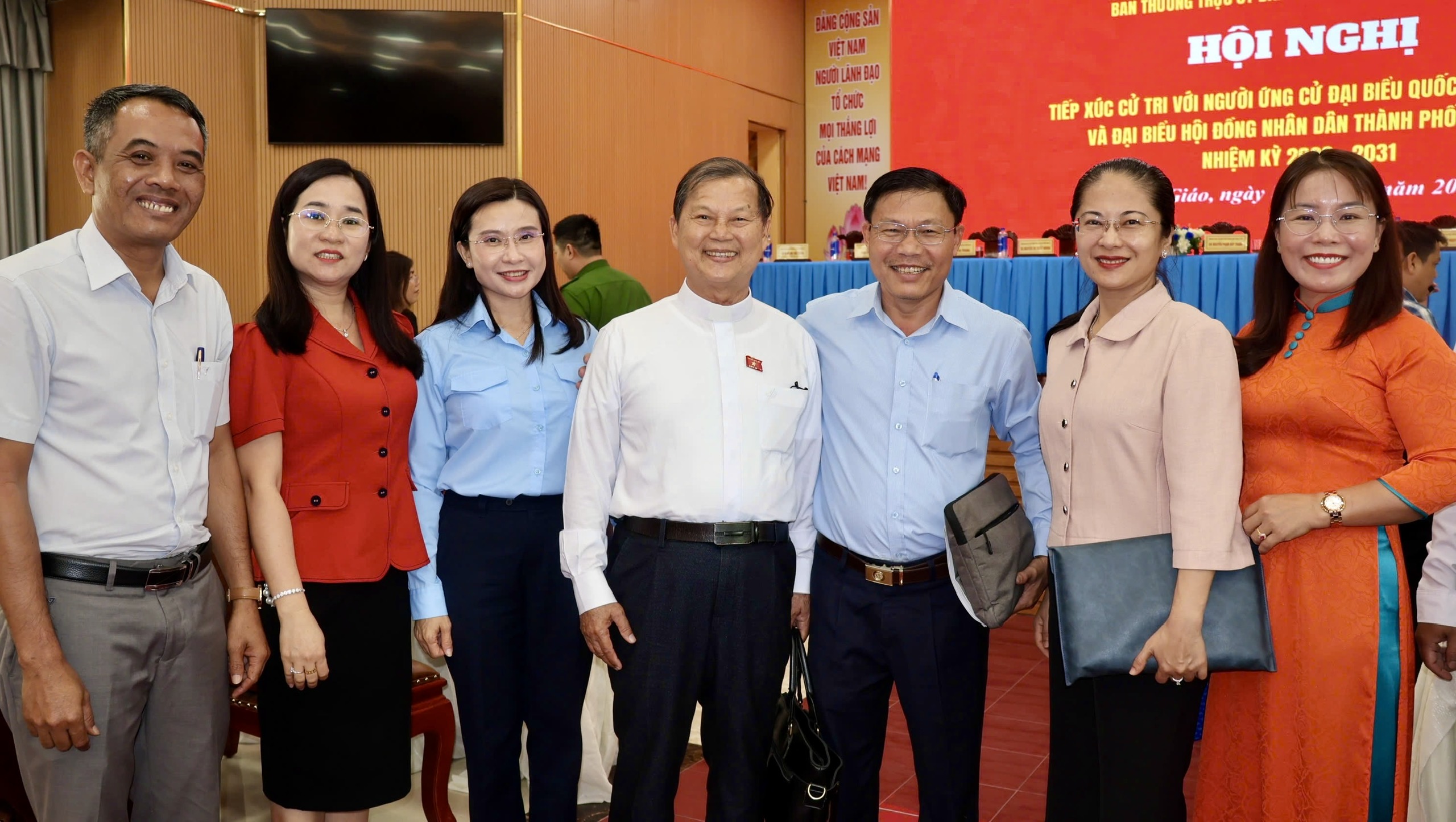 Cử tri TP.HCM đề nghị quan t&acirc;m v&ugrave;ng n&ocirc;ng th&ocirc;n, an to&agrave;n kh&ocirc;ng gian mạng - Ảnh 1.