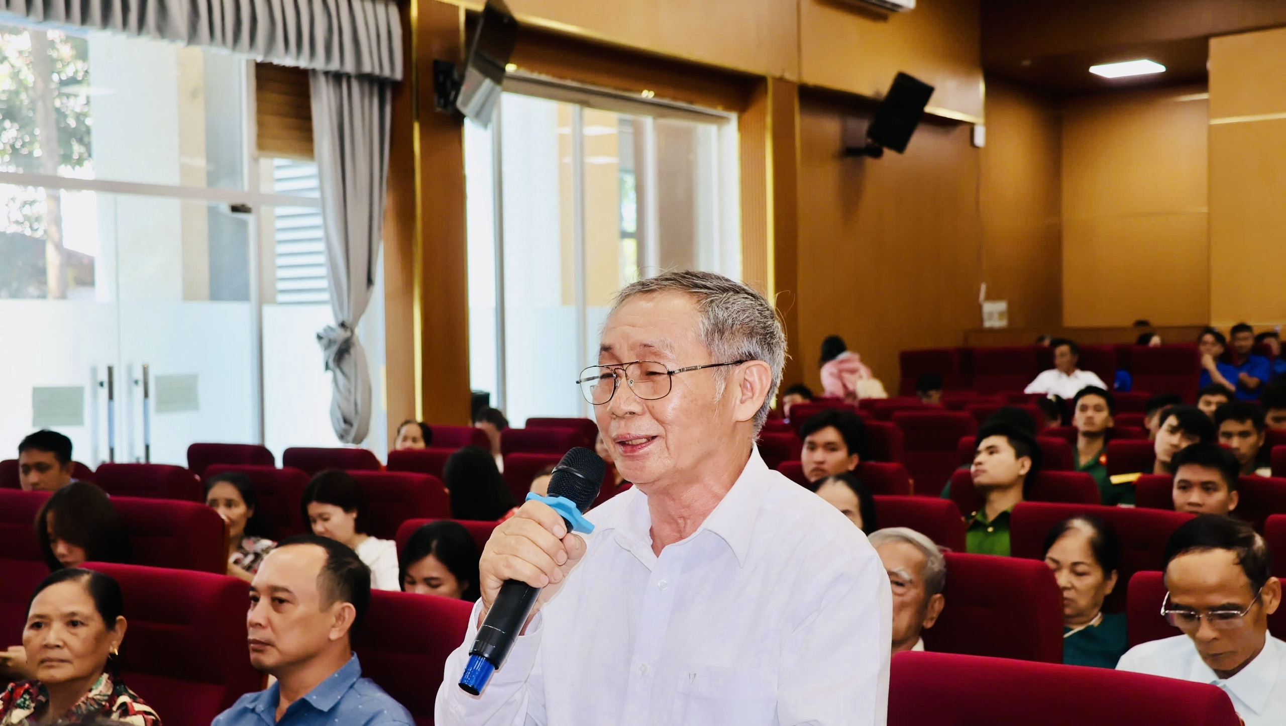 Cử tri TP.HCM đề nghị quan t&acirc;m v&ugrave;ng n&ocirc;ng th&ocirc;n, an to&agrave;n kh&ocirc;ng gian mạng - Ảnh 8.