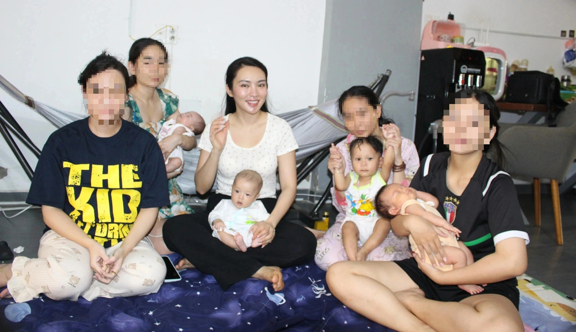 Gạo, Khoai, Bắp và những người mẹ đơn thân chưa kịp hết tuổi sinh viên
- Ảnh 4.