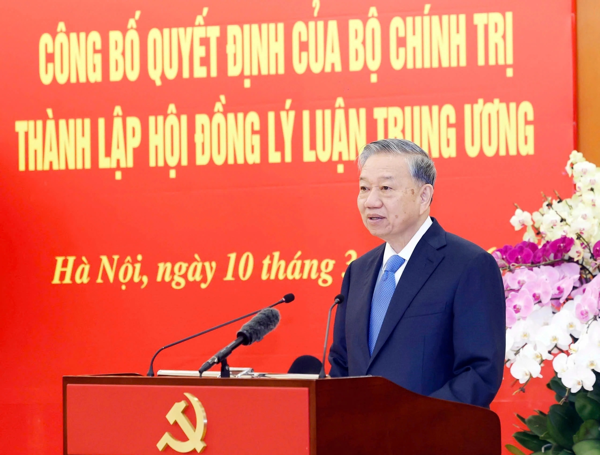 C&ocirc;ng t&aacute;c l&yacute; luận g&oacute;p phần soi s&aacute;ng con đường ph&aacute;t triển của đất nước - Ảnh 1.