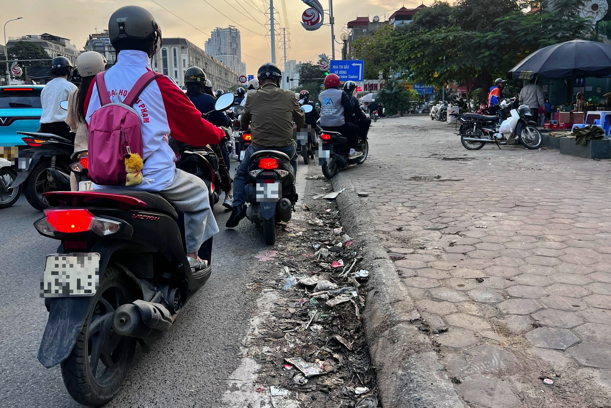 Đường Tố Hữu - Nguyễn Thanh B&igrave;nh ở H&agrave; Nội &ocirc; nhiễm r&aacute;c thải nghi&ecirc;m trọng năm 2026 - Ảnh 9.