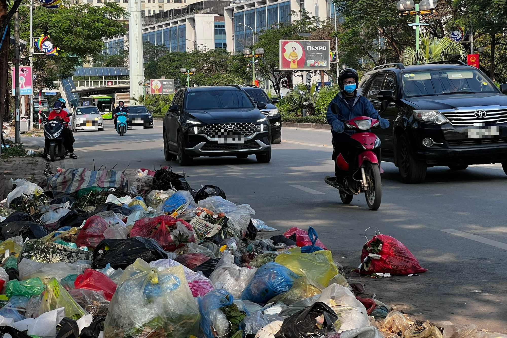 Đường Tố Hữu - Nguyễn Thanh B&igrave;nh ở H&agrave; Nội &ocirc; nhiễm r&aacute;c thải nghi&ecirc;m trọng năm 2026 - Ảnh 5.