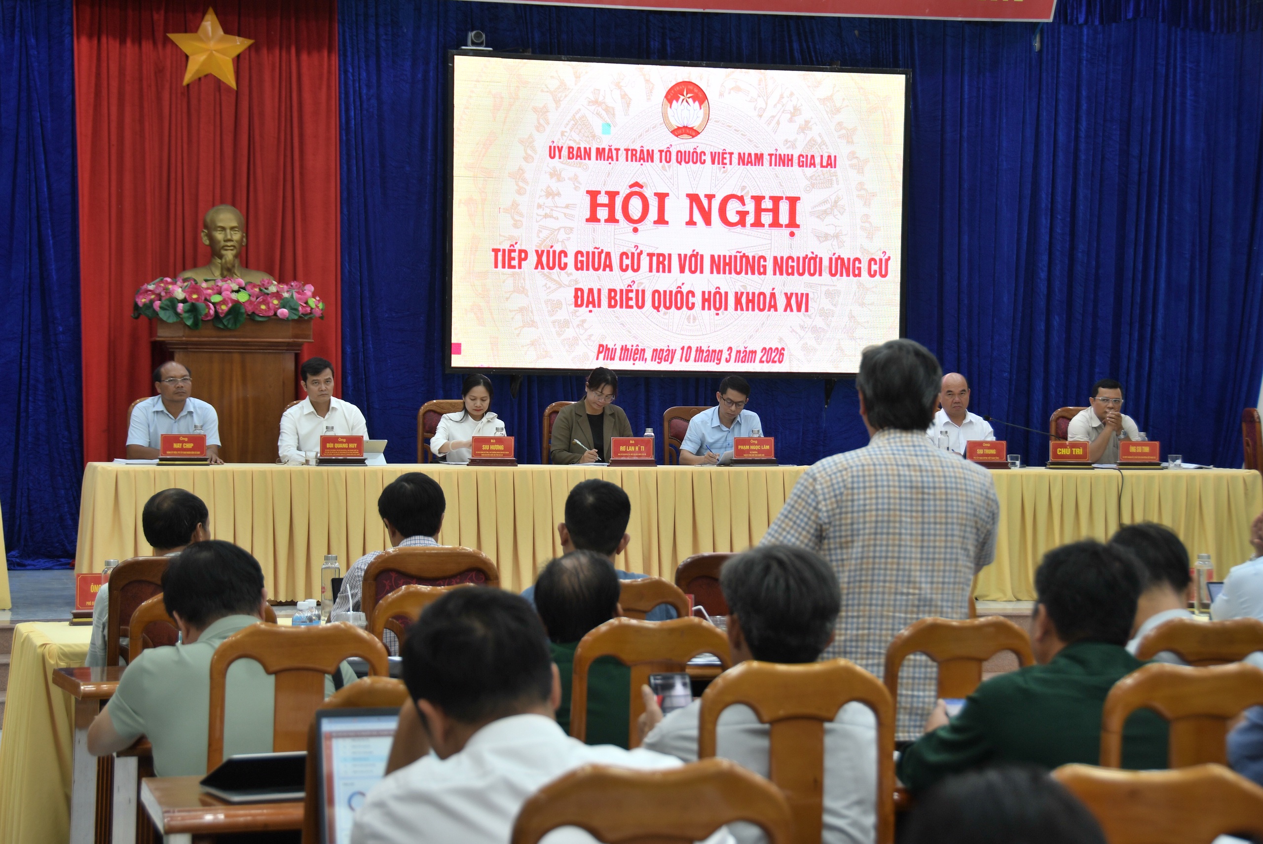 Mang đường hư, k&ecirc;nh mương kh&ocirc;ng tho&aacute;t nước&hellip; gửi gắm c&aacute;c ứng cử vi&ecirc;n - Ảnh 1.