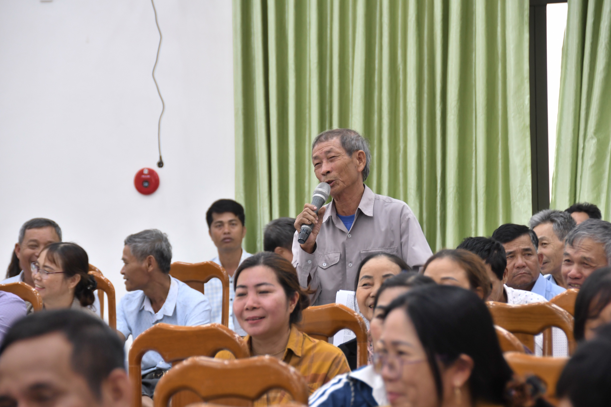 Mang đường hư, k&ecirc;nh mương kh&ocirc;ng tho&aacute;t nước&hellip; gửi gắm c&aacute;c ứng cử vi&ecirc;n - Ảnh 3.